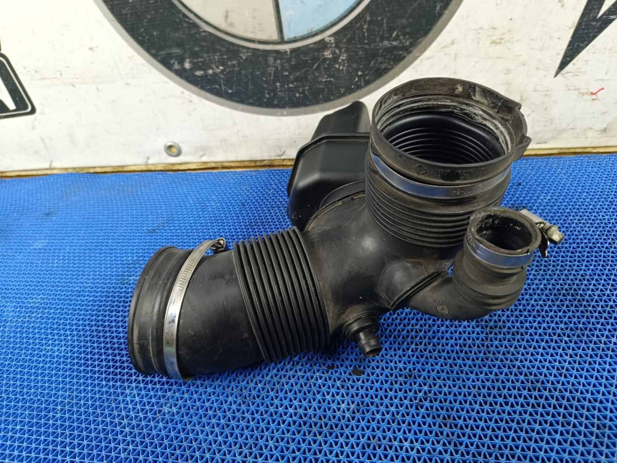 https://ycs.partsauto.market/partsauto-images/thmbs/userImages/72ad5fba4727bffbc6ea9a8c61494201/part/defc8036-f737-44ac-a350-97dee20cc3ad_1720086726085.jpg