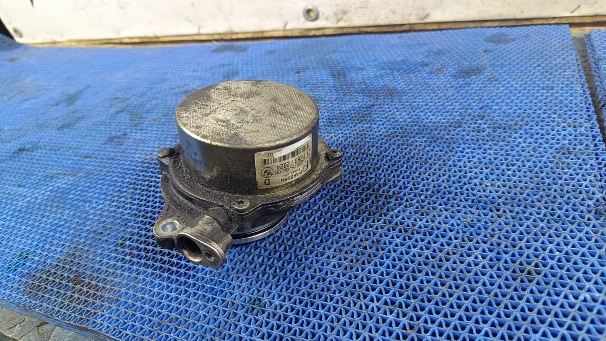 https://ycs.partsauto.market/partsauto-images/thmbs/userImages/72ad5fba4727bffbc6ea9a8c61494201/part/fdd165ee-6512-443b-b8b8-ec9f9201cfa7_1745243377253.jpg