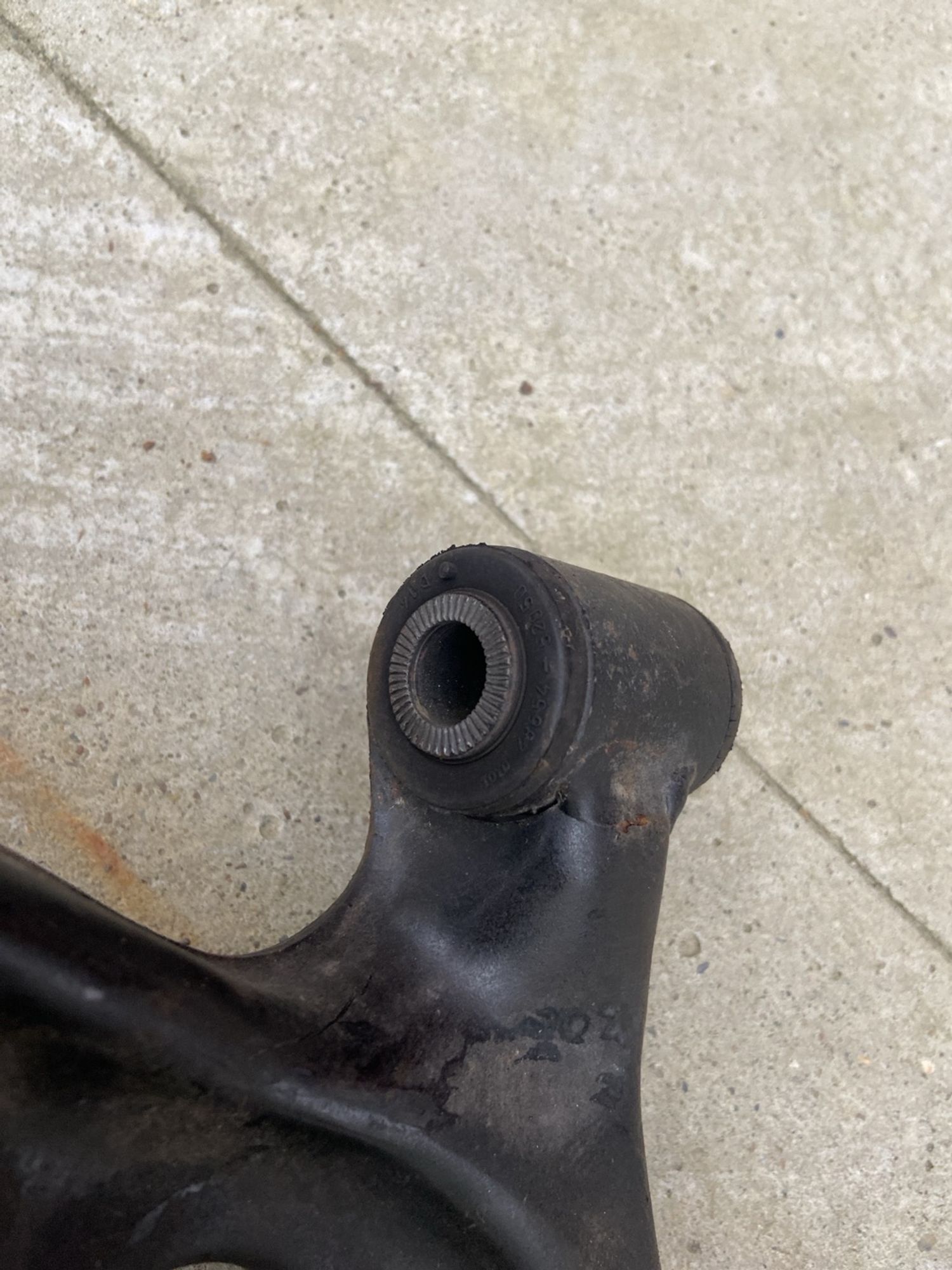https://ycs.partsauto.market/partsauto-images/thmbs/userImages/740214793e290491788037994f11799a/part/aeae3f50-d40a-426d-9c22-5ae632fba880_1727764189812.jpg