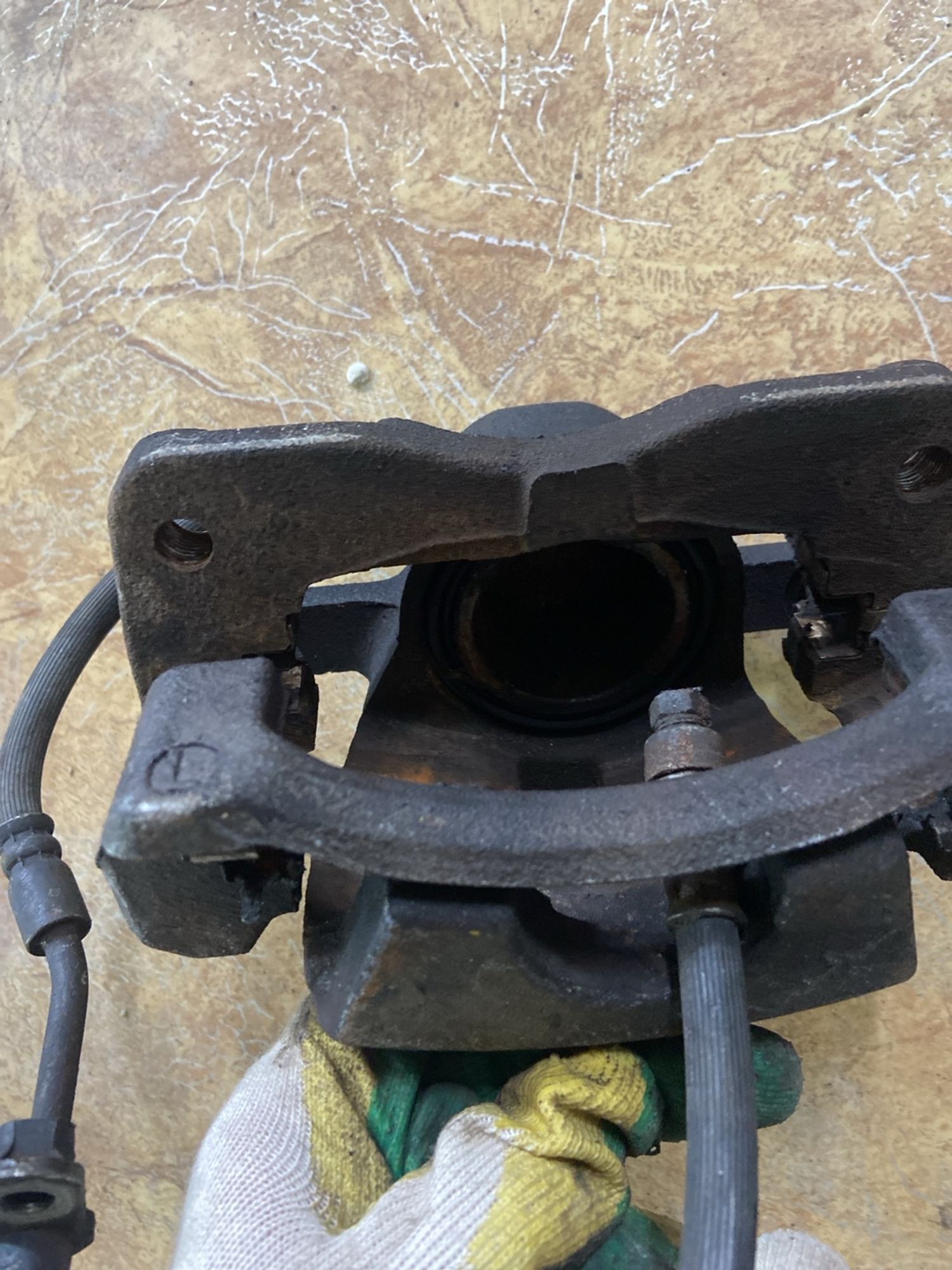 https://ycs.partsauto.market/partsauto-images/thmbs/userImages/740214793e290491788037994f11799a/part/d7990173-c4ed-4fad-86f9-2ccf0009da89_1731103523095.jpg