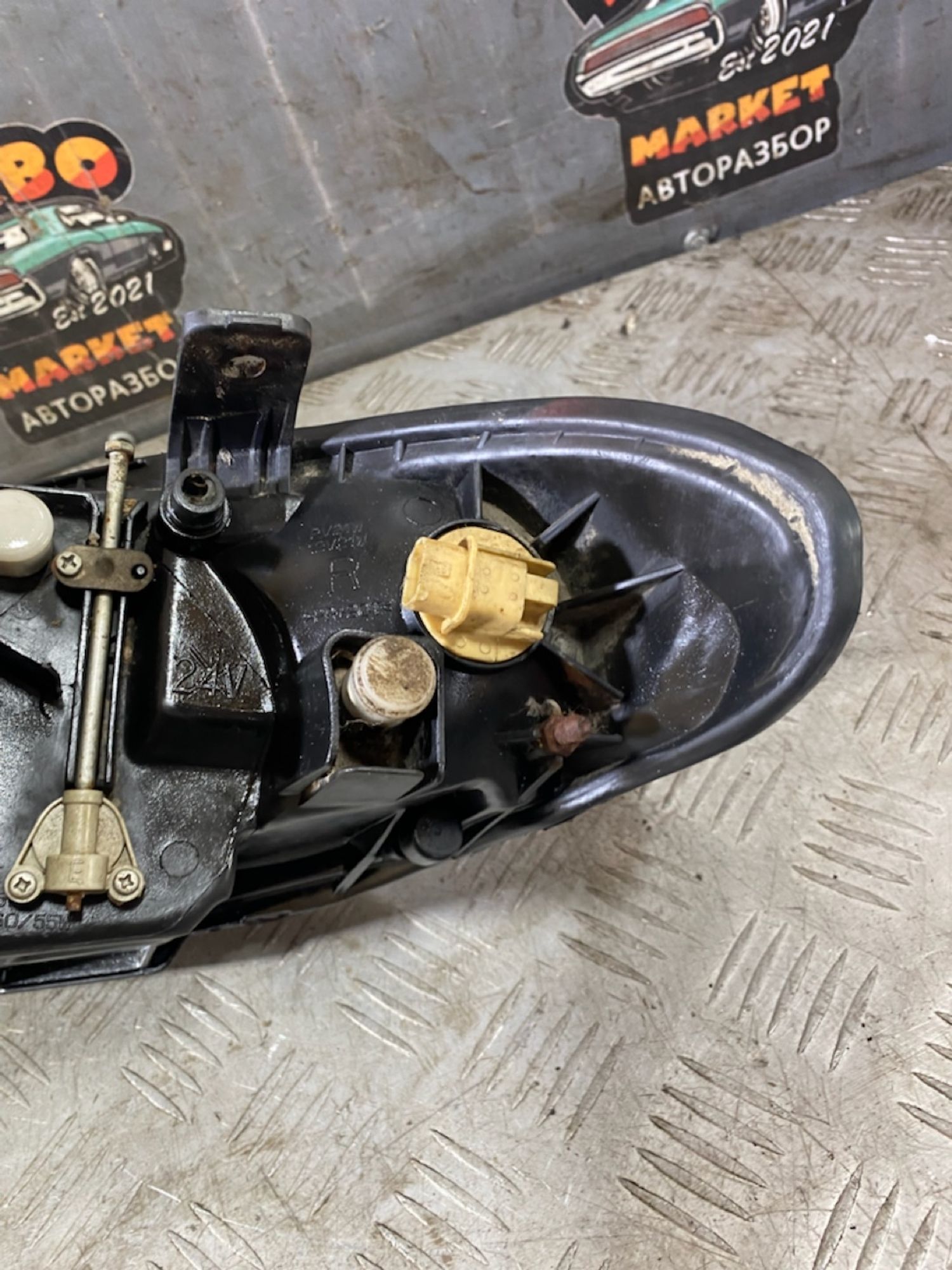 https://ycs.partsauto.market/partsauto-images/thmbs/userImages/7493bedda53ffbba18042670cc6fed05/part/013d296b-2607-45ee-93b7-a6e52eb32651_1725628320339.jpg