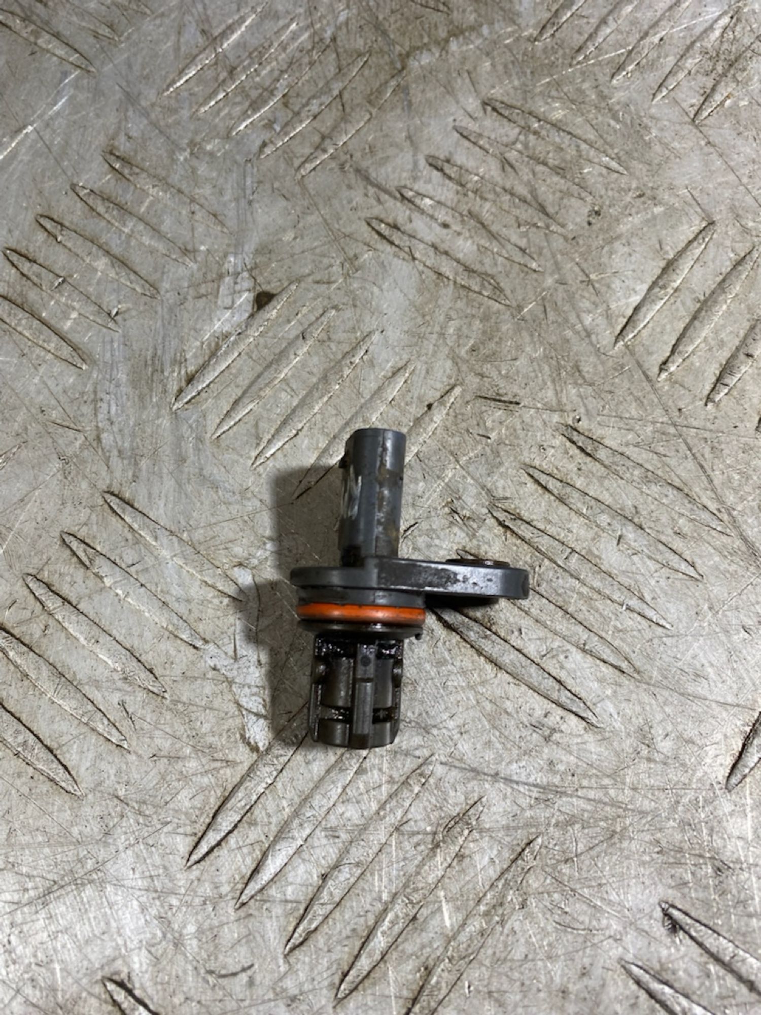 https://ycs.partsauto.market/partsauto-images/thmbs/userImages/7493bedda53ffbba18042670cc6fed05/part/0469b54f-baa6-4af9-90f9-1fedae6e1813_1729175157010.jpg