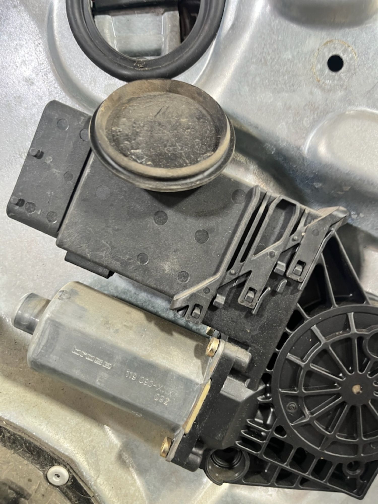 https://ycs.partsauto.market/partsauto-images/thmbs/userImages/7493bedda53ffbba18042670cc6fed05/part/0496b881-6a4f-4449-8037-03bfe37f46b2_1721313223088.jpg