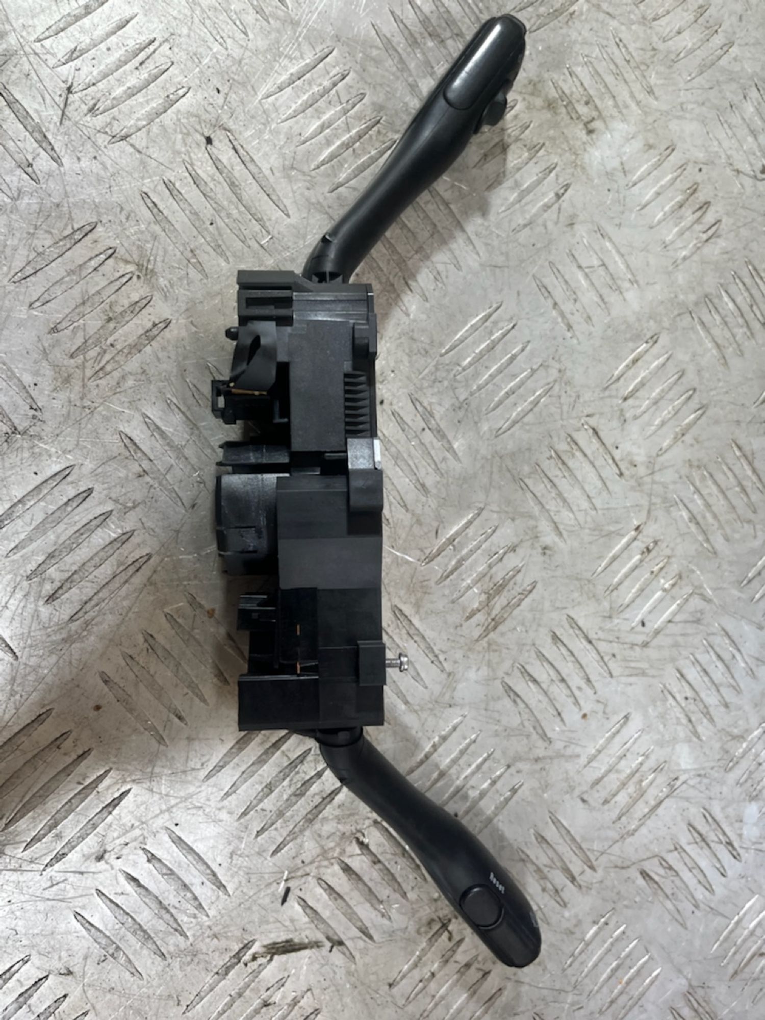 https://ycs.partsauto.market/partsauto-images/thmbs/userImages/7493bedda53ffbba18042670cc6fed05/part/07b445da-06c8-4f24-8e47-8bcaae1966d3_1721308841128.jpg