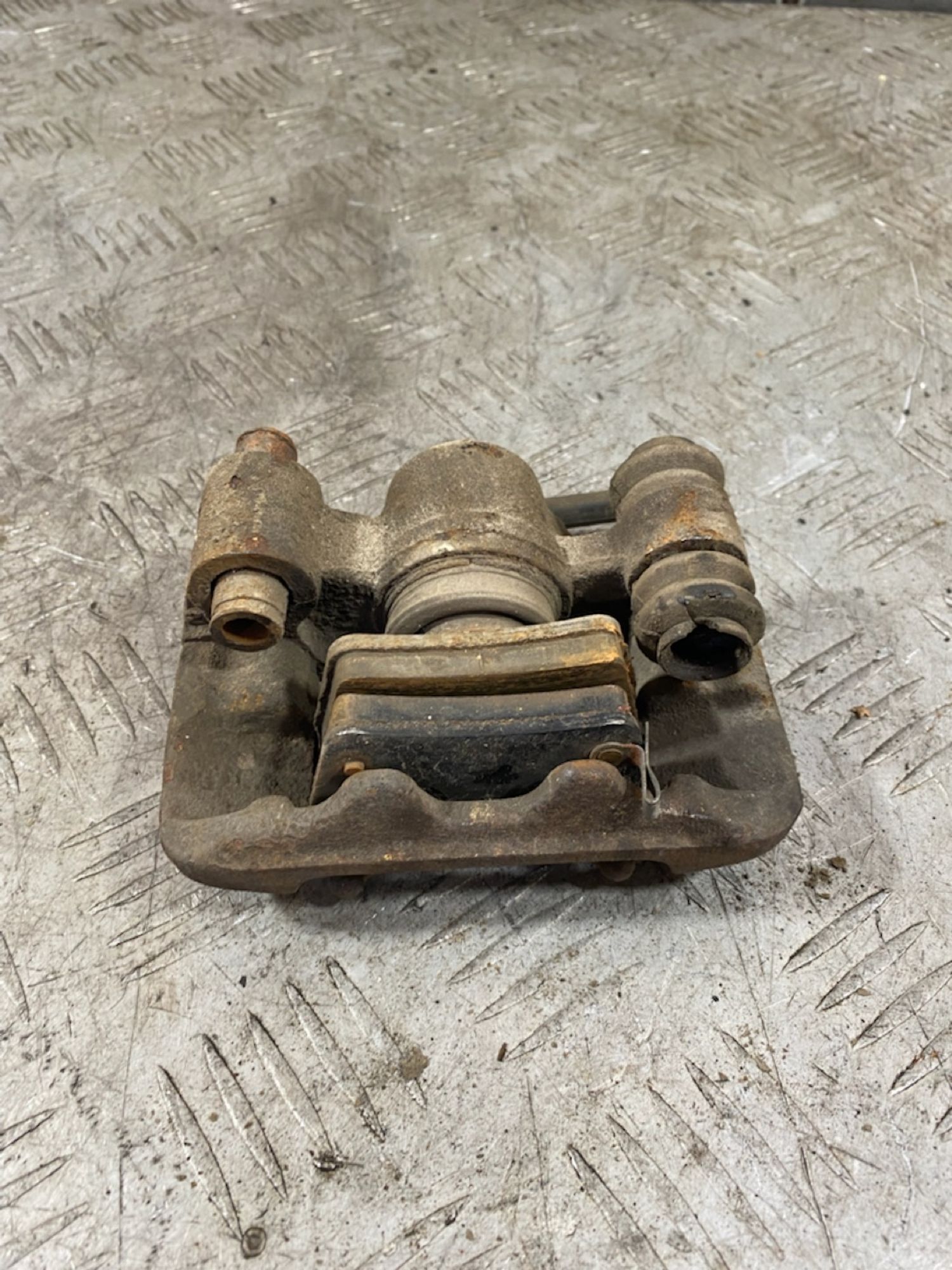 https://ycs.partsauto.market/partsauto-images/thmbs/userImages/7493bedda53ffbba18042670cc6fed05/part/09b3be03-926e-493c-9361-b266b5236a62_1724936581081.jpg
