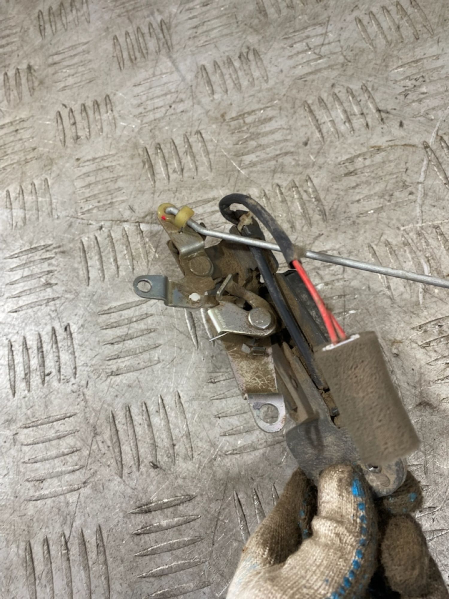 https://ycs.partsauto.market/partsauto-images/thmbs/userImages/7493bedda53ffbba18042670cc6fed05/part/0d69cc8c-374a-4b9b-8e29-7a54af7351ac_1725544001305.jpg