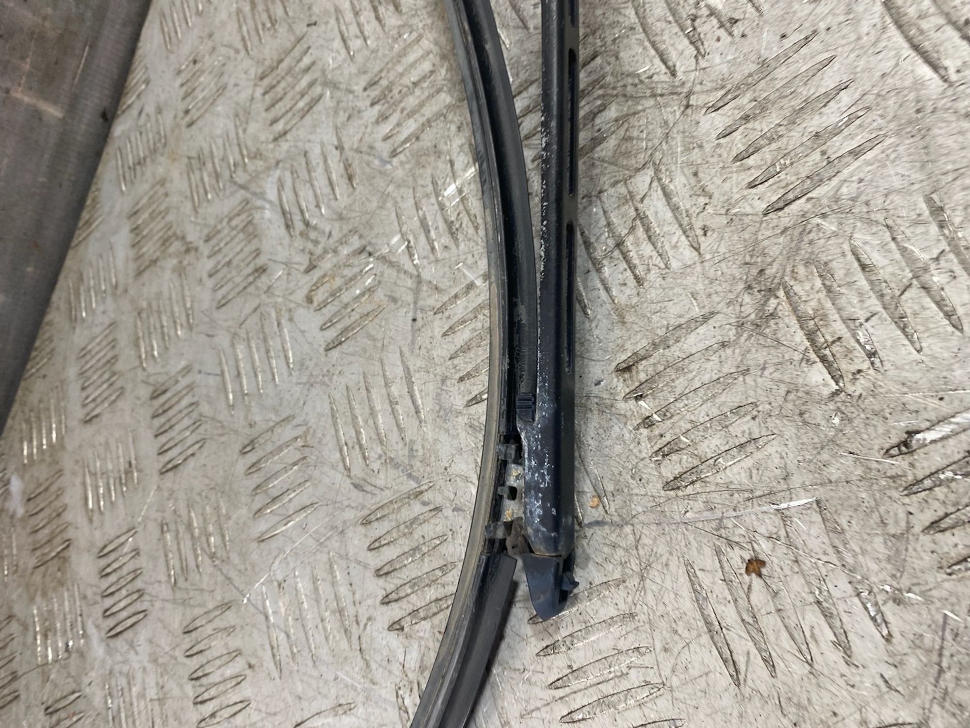 https://ycs.partsauto.market/partsauto-images/thmbs/userImages/7493bedda53ffbba18042670cc6fed05/part/12043dc5-0247-461f-b219-c0856dd22041_1723124477186.jpg