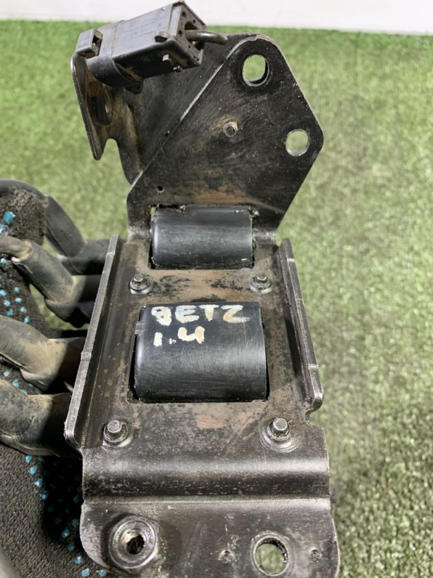 https://ycs.partsauto.market/partsauto-images/thmbs/userImages/7493bedda53ffbba18042670cc6fed05/part/12bfa515-3441-4695-b6d6-54ad5413d356_1740036835046.jpg