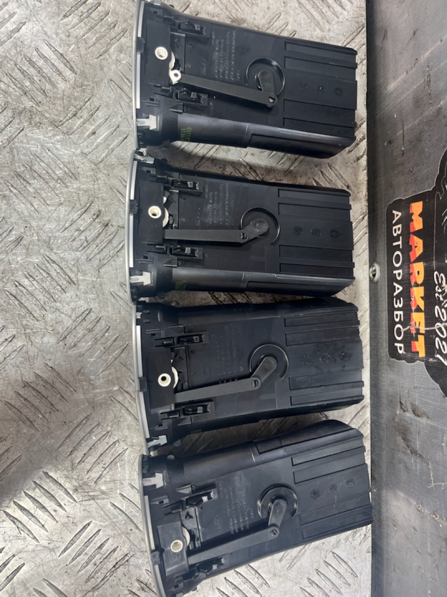 https://ycs.partsauto.market/partsauto-images/thmbs/userImages/7493bedda53ffbba18042670cc6fed05/part/15b55584-c37a-4b78-b2ce-1a69f7b6ea1d_1720622032377.jpg