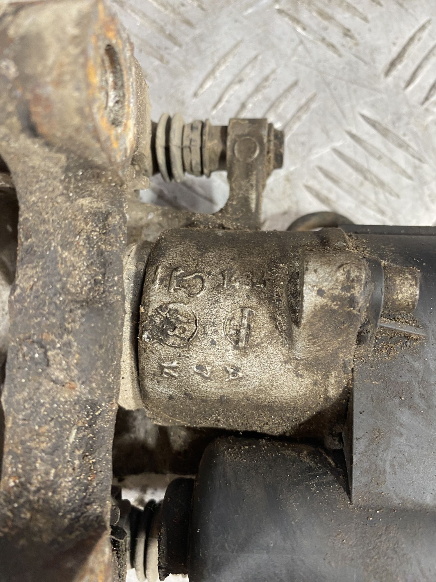 https://ycs.partsauto.market/partsauto-images/thmbs/userImages/7493bedda53ffbba18042670cc6fed05/part/1629ca70-7b97-41eb-8b8e-d1ae6b53d0ca_1718617329759.jpg