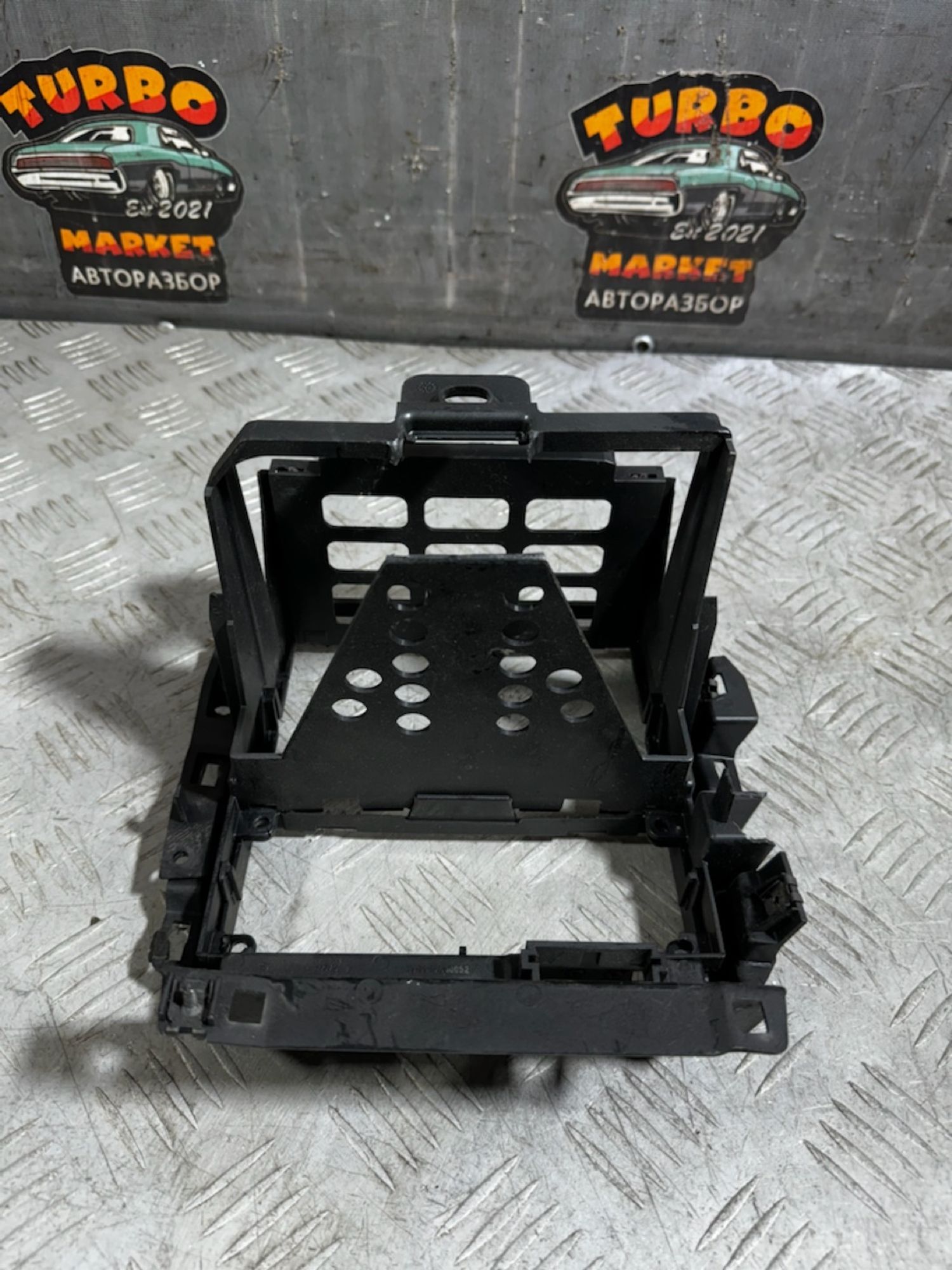 https://ycs.partsauto.market/partsauto-images/thmbs/userImages/7493bedda53ffbba18042670cc6fed05/part/18186e91-44b6-4504-9e5c-f5c2a1e6d6ba_1728897130028.jpg