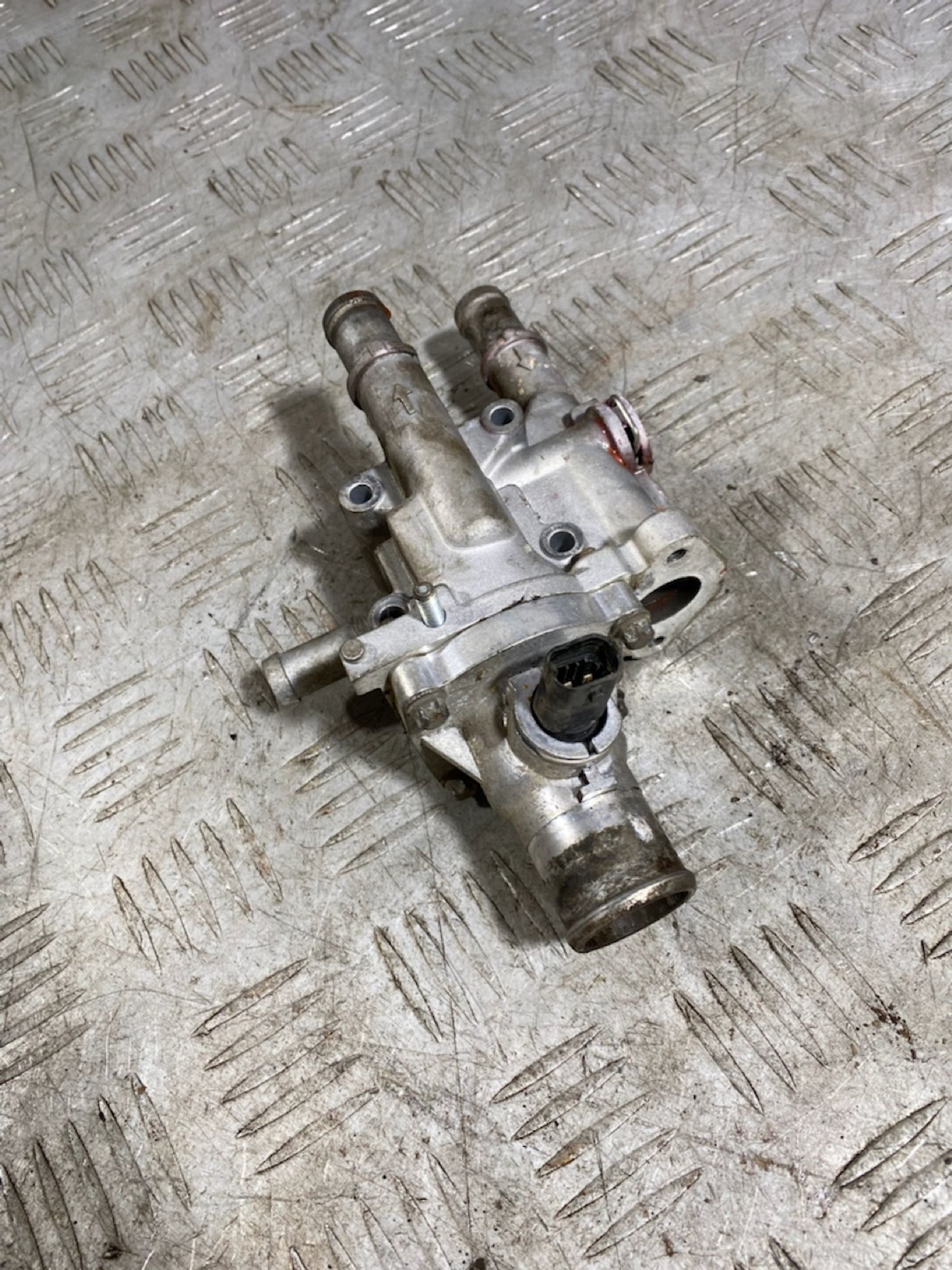 https://ycs.partsauto.market/partsauto-images/thmbs/userImages/7493bedda53ffbba18042670cc6fed05/part/18cbbd8d-f3c7-4c37-99f4-e23510134954_1728570949406.jpg