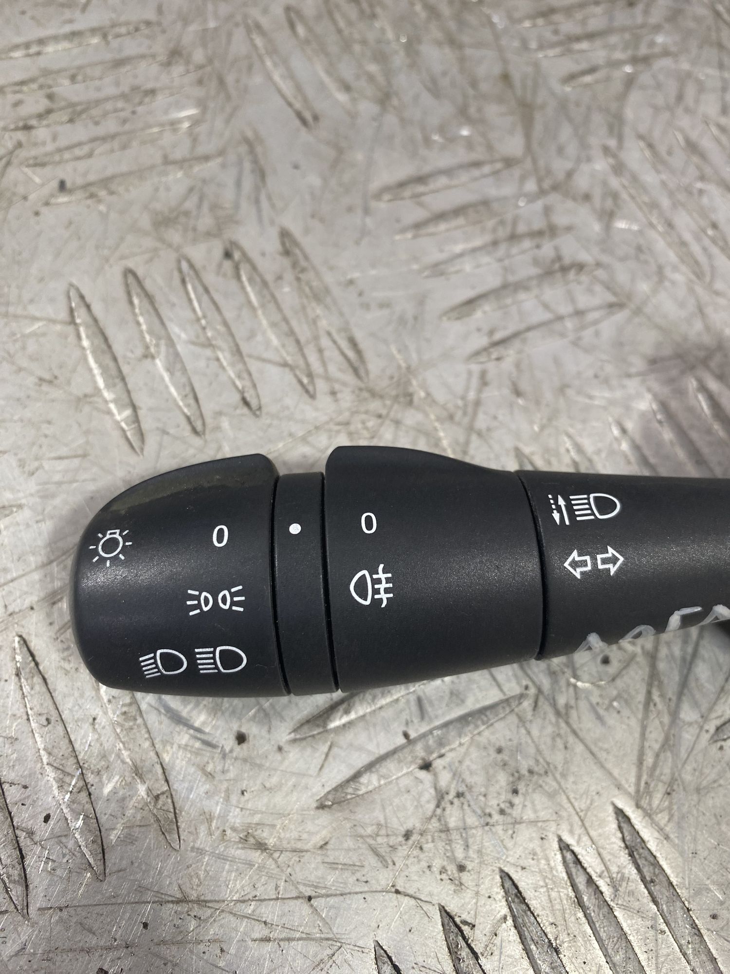 https://ycs.partsauto.market/partsauto-images/thmbs/userImages/7493bedda53ffbba18042670cc6fed05/part/1db8d840-1e9a-43a2-8d17-b6b55e5602e7_1718803676107.jpg