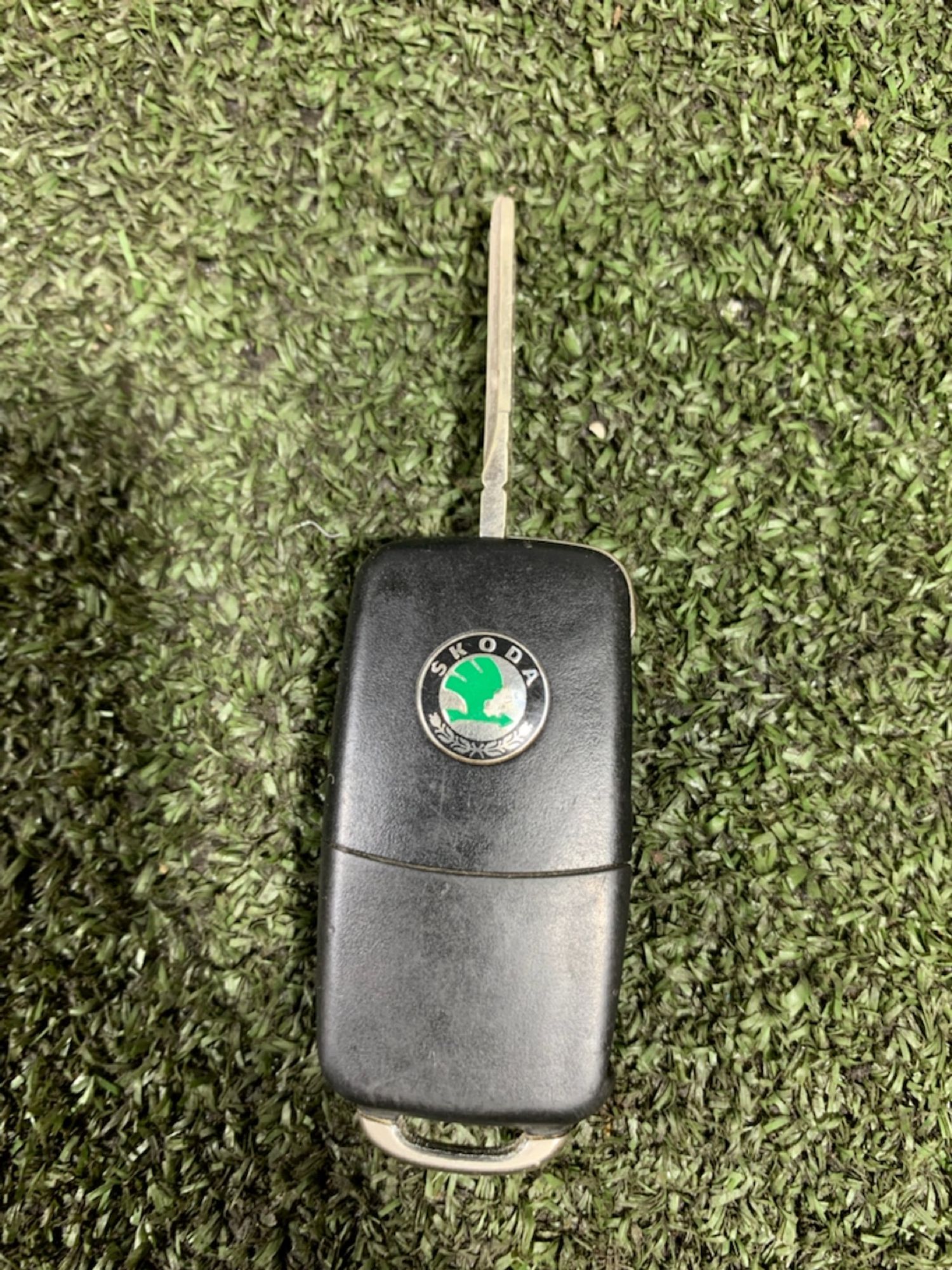 https://ycs.partsauto.market/partsauto-images/thmbs/userImages/7493bedda53ffbba18042670cc6fed05/part/1e2c84f6-1d09-4adb-a421-ea6044c9abea_1738144066501.jpg