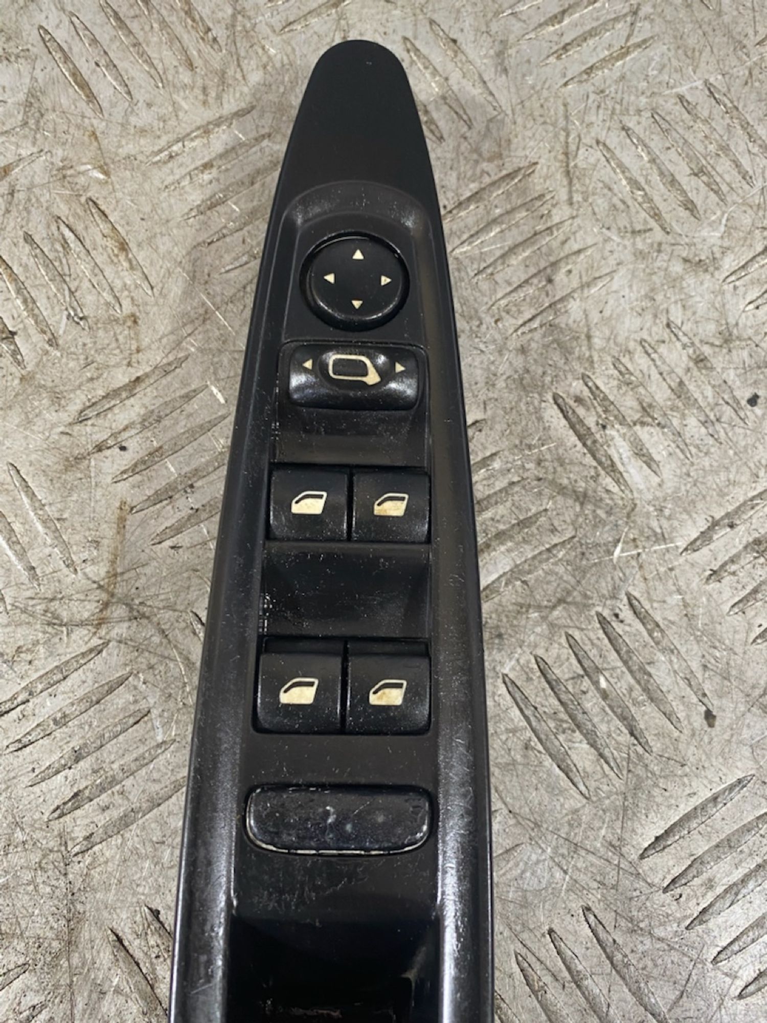https://ycs.partsauto.market/partsauto-images/thmbs/userImages/7493bedda53ffbba18042670cc6fed05/part/1e34357d-b3e1-43ba-8d6e-0877ee546597_1721738907761.jpg
