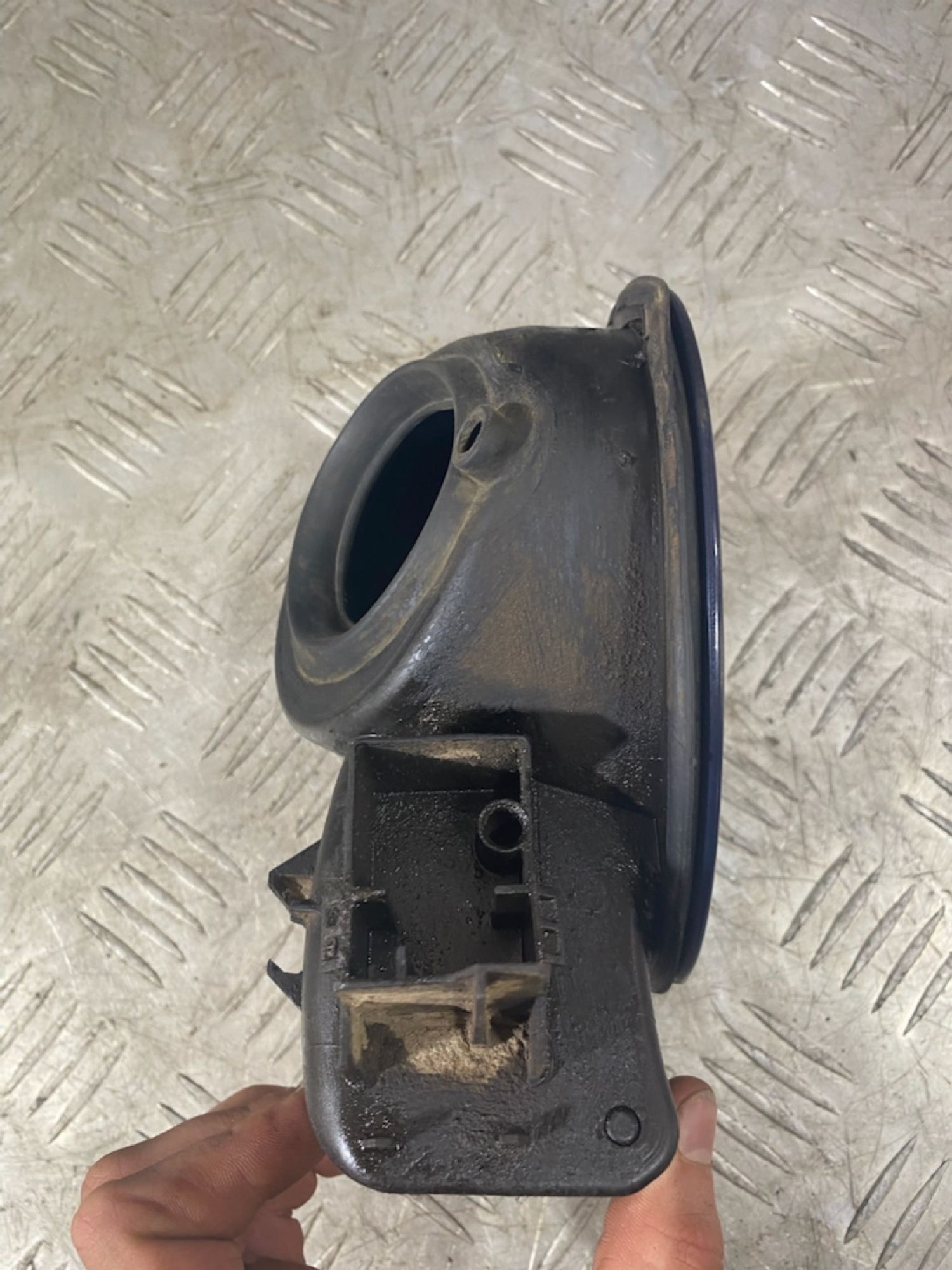 https://ycs.partsauto.market/partsauto-images/thmbs/userImages/7493bedda53ffbba18042670cc6fed05/part/1e3d74db-302d-4d66-8558-0af86636fe6f_1721228470195.jpg