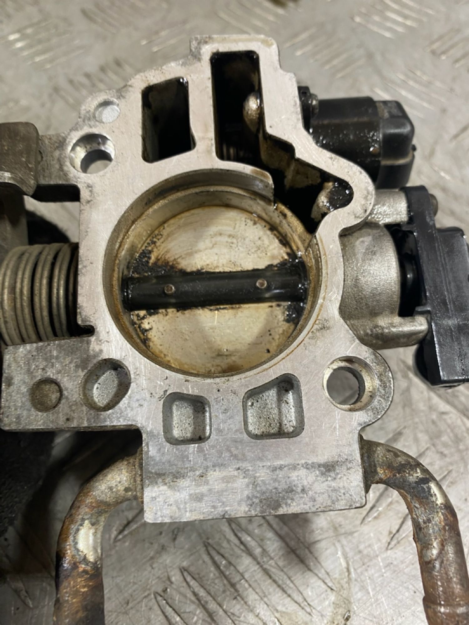 https://ycs.partsauto.market/partsauto-images/thmbs/userImages/7493bedda53ffbba18042670cc6fed05/part/20371101-1838-4109-a89e-0439191cd74b_1721656584849.jpg