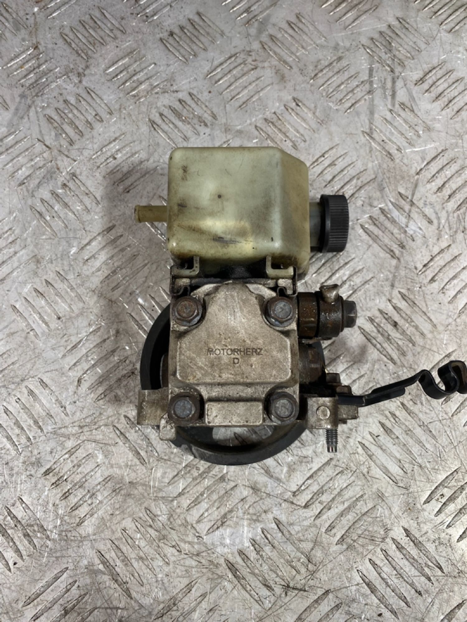 https://ycs.partsauto.market/partsauto-images/thmbs/userImages/7493bedda53ffbba18042670cc6fed05/part/22f0f5a9-5f32-4069-a019-c7ffa85e782a_1720448158984.jpg