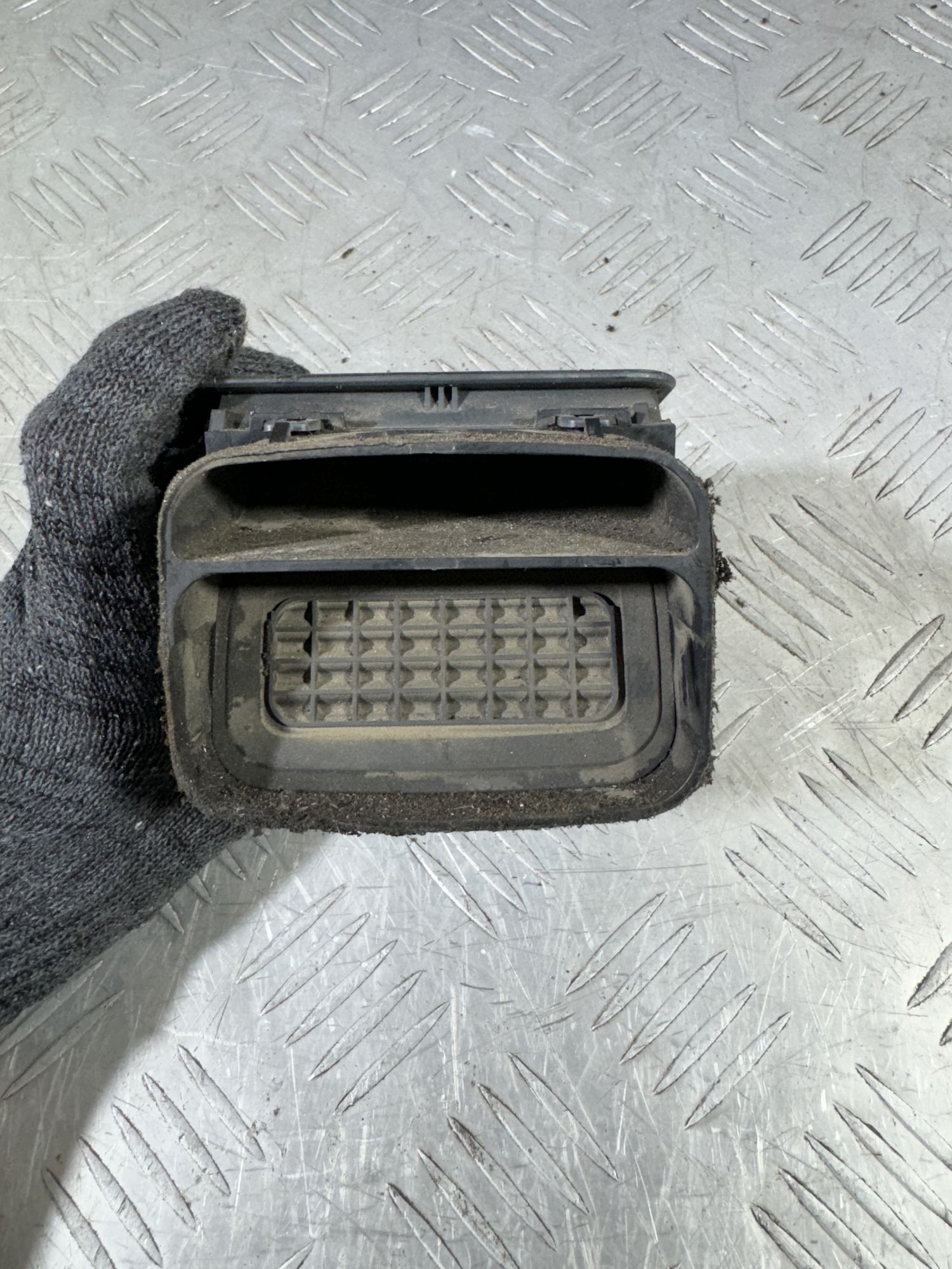 https://ycs.partsauto.market/partsauto-images/thmbs/userImages/7493bedda53ffbba18042670cc6fed05/part/2371bf48-a603-439c-8335-c5ea5088daa0_1718187279181.jpg