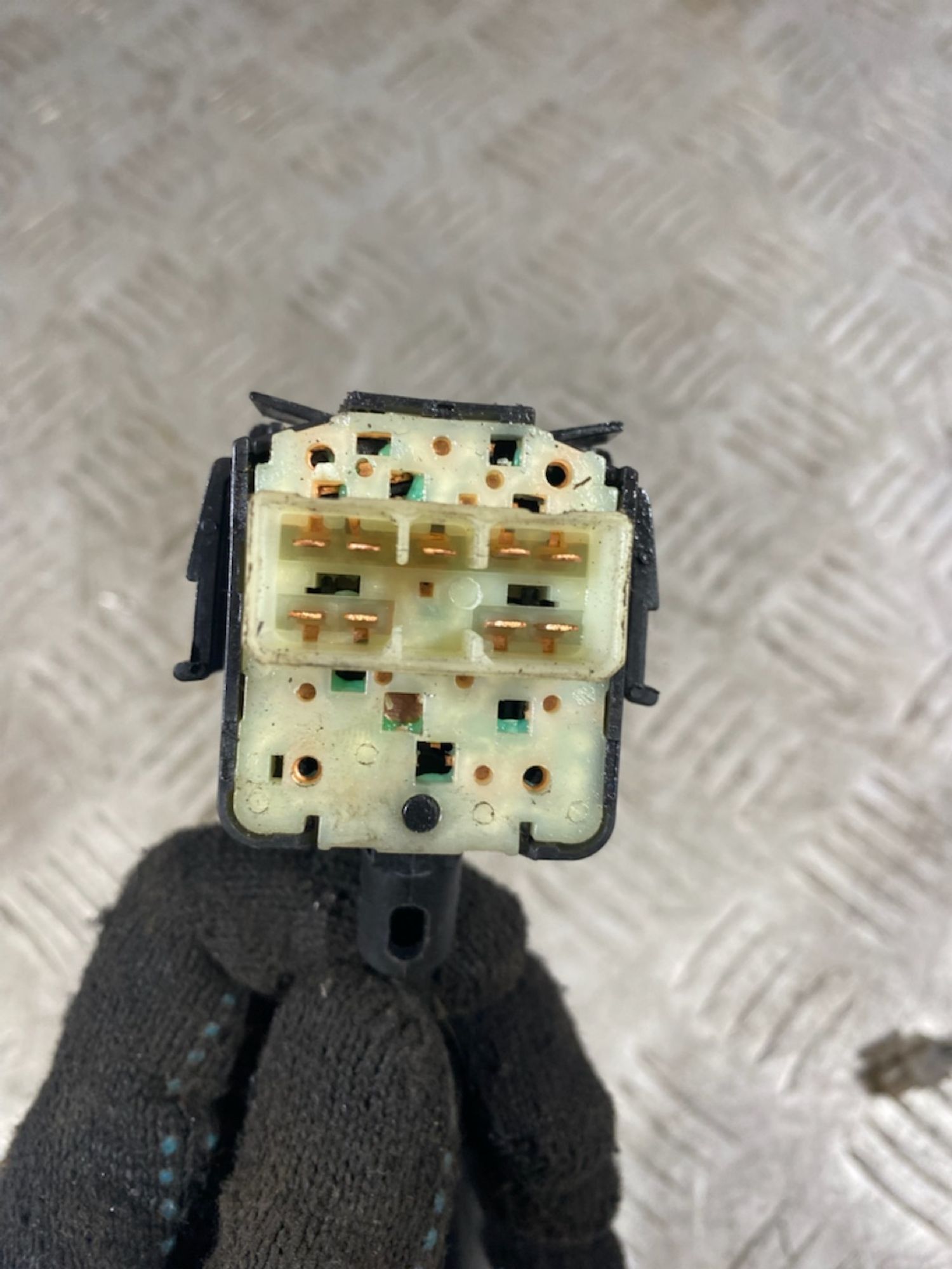 https://ycs.partsauto.market/partsauto-images/thmbs/userImages/7493bedda53ffbba18042670cc6fed05/part/2482873a-ecfa-48ee-959a-b9eafdb54d49_1721663927652.jpg
