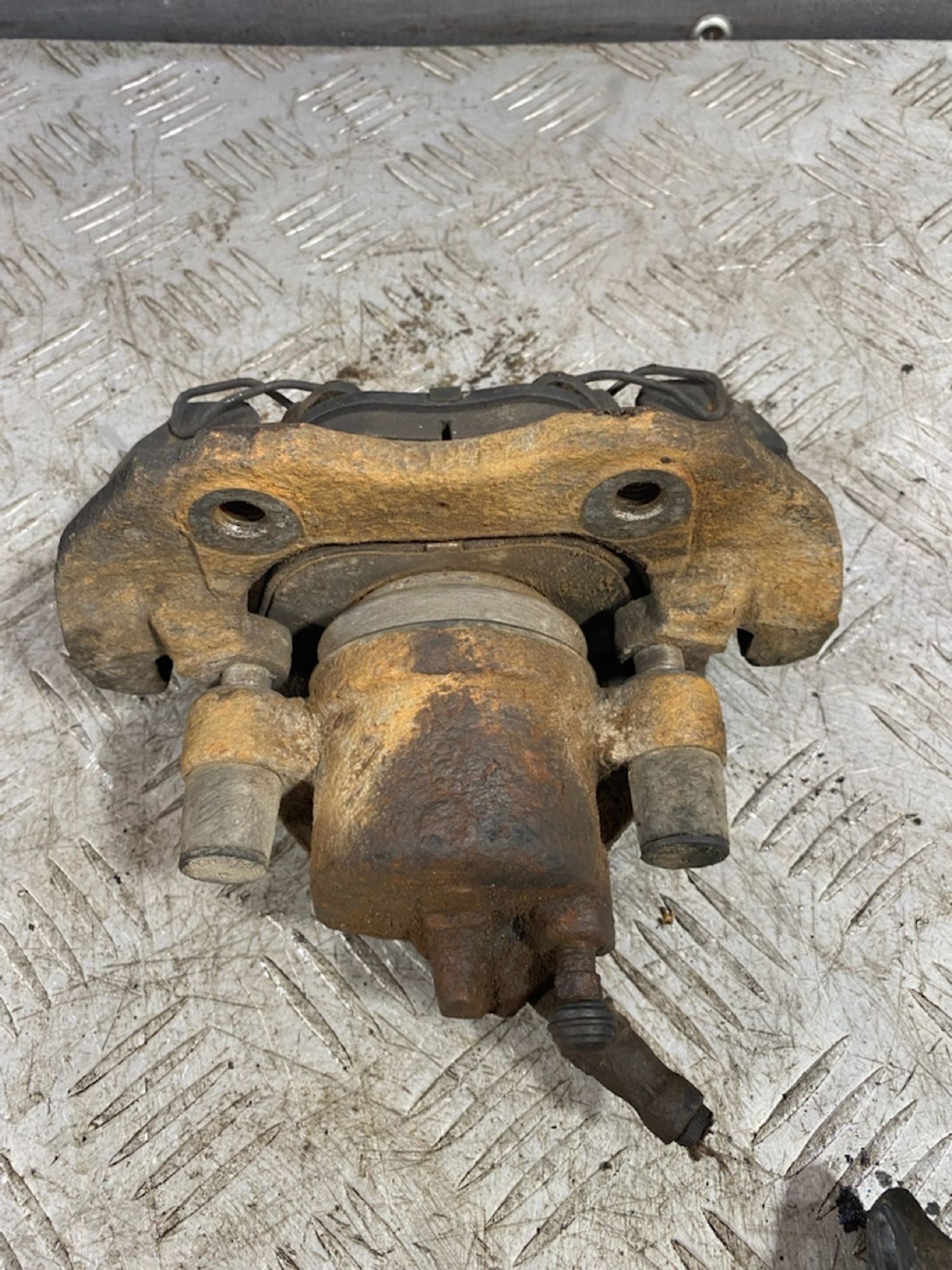 https://ycs.partsauto.market/partsauto-images/thmbs/userImages/7493bedda53ffbba18042670cc6fed05/part/28a8e7b0-9a8a-40aa-9ad1-20b74dcb0cb8_1720791237276.jpg
