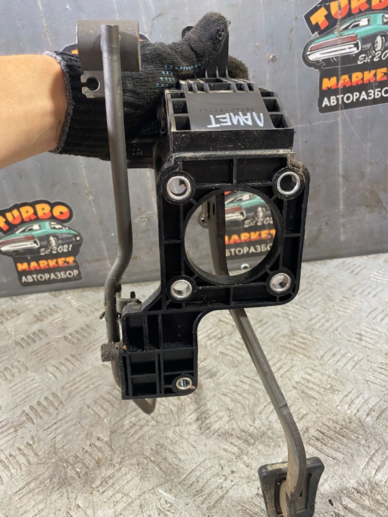 https://ycs.partsauto.market/partsauto-images/thmbs/userImages/7493bedda53ffbba18042670cc6fed05/part/2a158e78-7600-48fc-a9cd-ffdb8fda7ff5_1723205809762.jpg