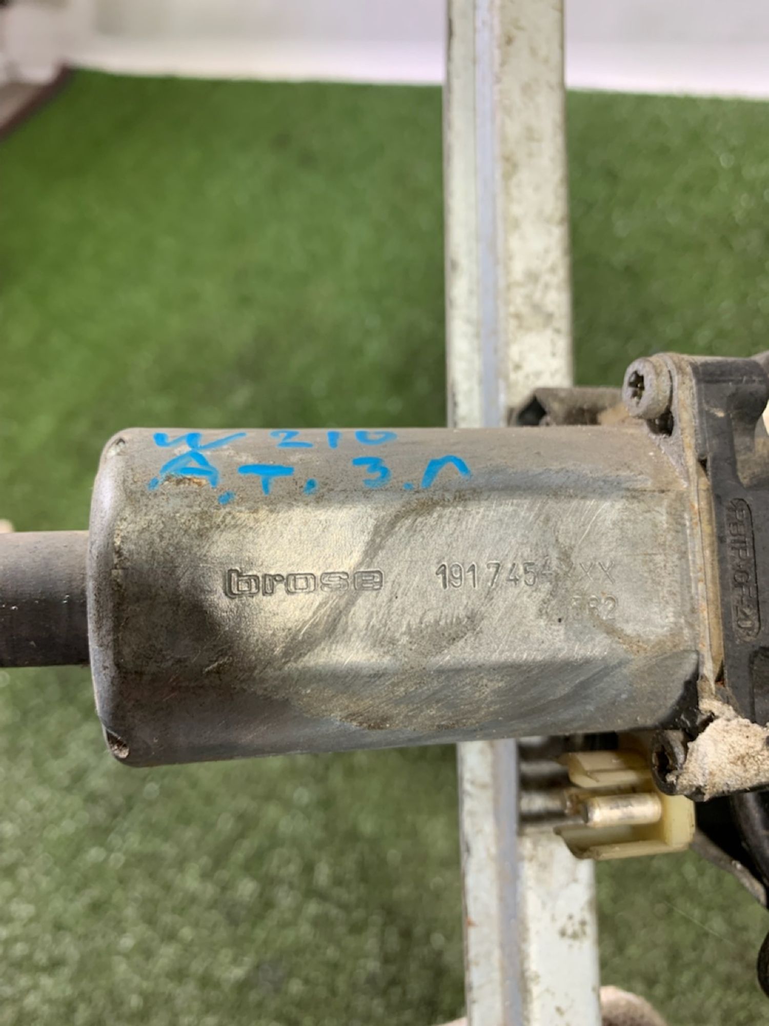 https://ycs.partsauto.market/partsauto-images/thmbs/userImages/7493bedda53ffbba18042670cc6fed05/part/2c38bb2b-220e-48b7-8370-03378e544550_1736418877202.jpg