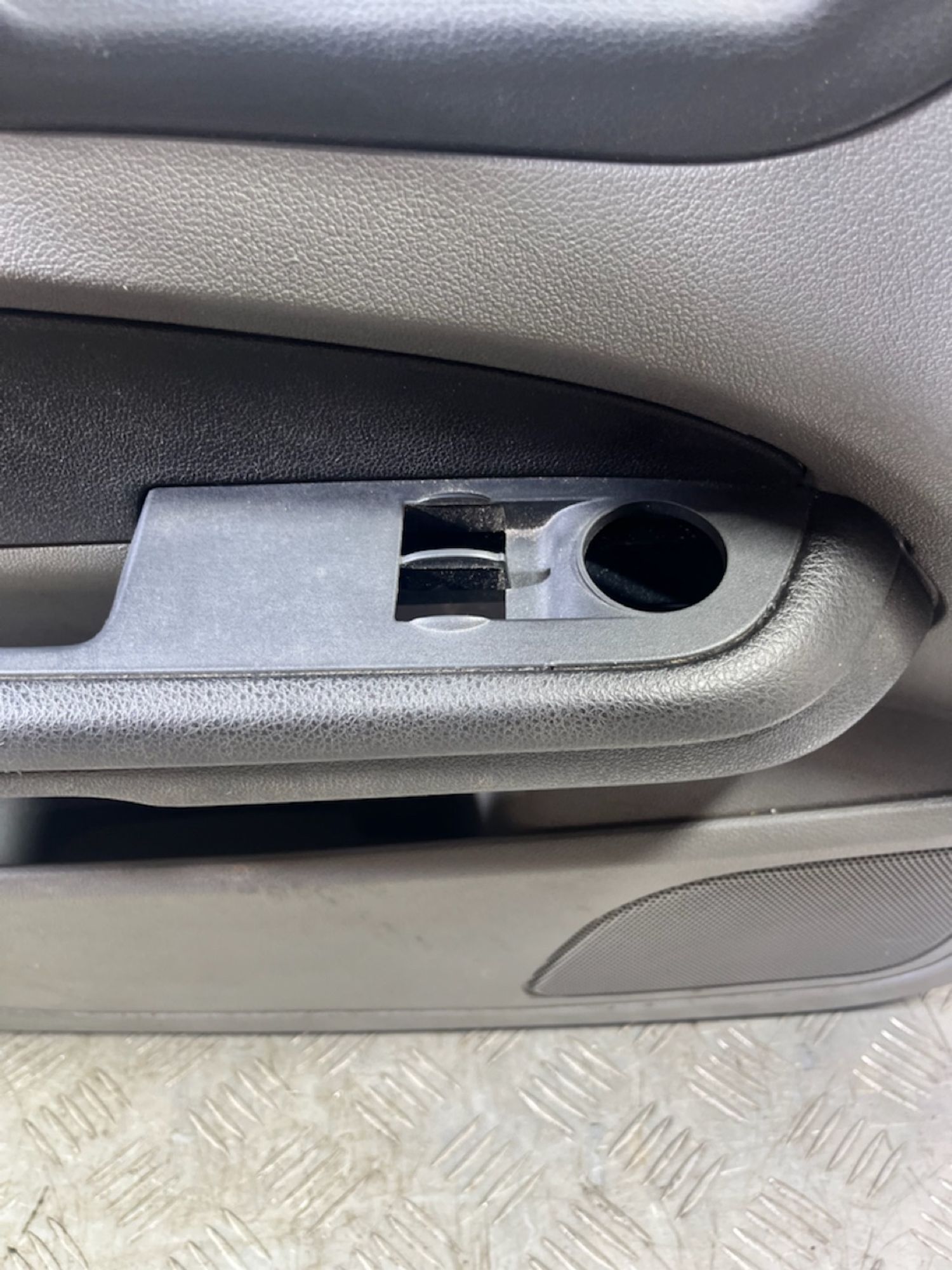 https://ycs.partsauto.market/partsauto-images/thmbs/userImages/7493bedda53ffbba18042670cc6fed05/part/2eb8cb6c-f2a7-47c1-bb99-ddc82fe81eab_1720693567559.jpg