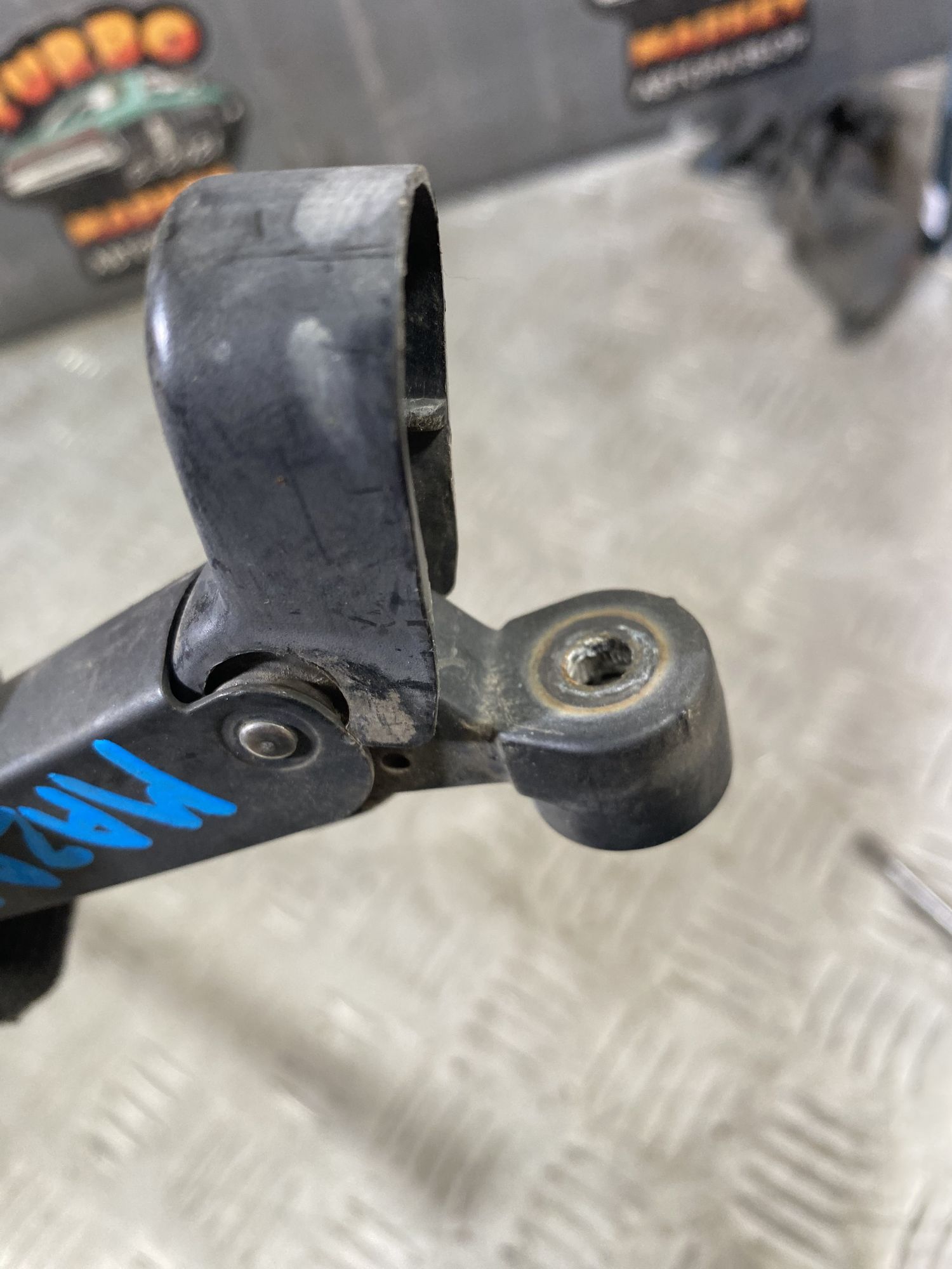 https://ycs.partsauto.market/partsauto-images/thmbs/userImages/7493bedda53ffbba18042670cc6fed05/part/2eba3ca8-d8e2-4c3c-8a19-4293d72861fb_1720101456042.jpg