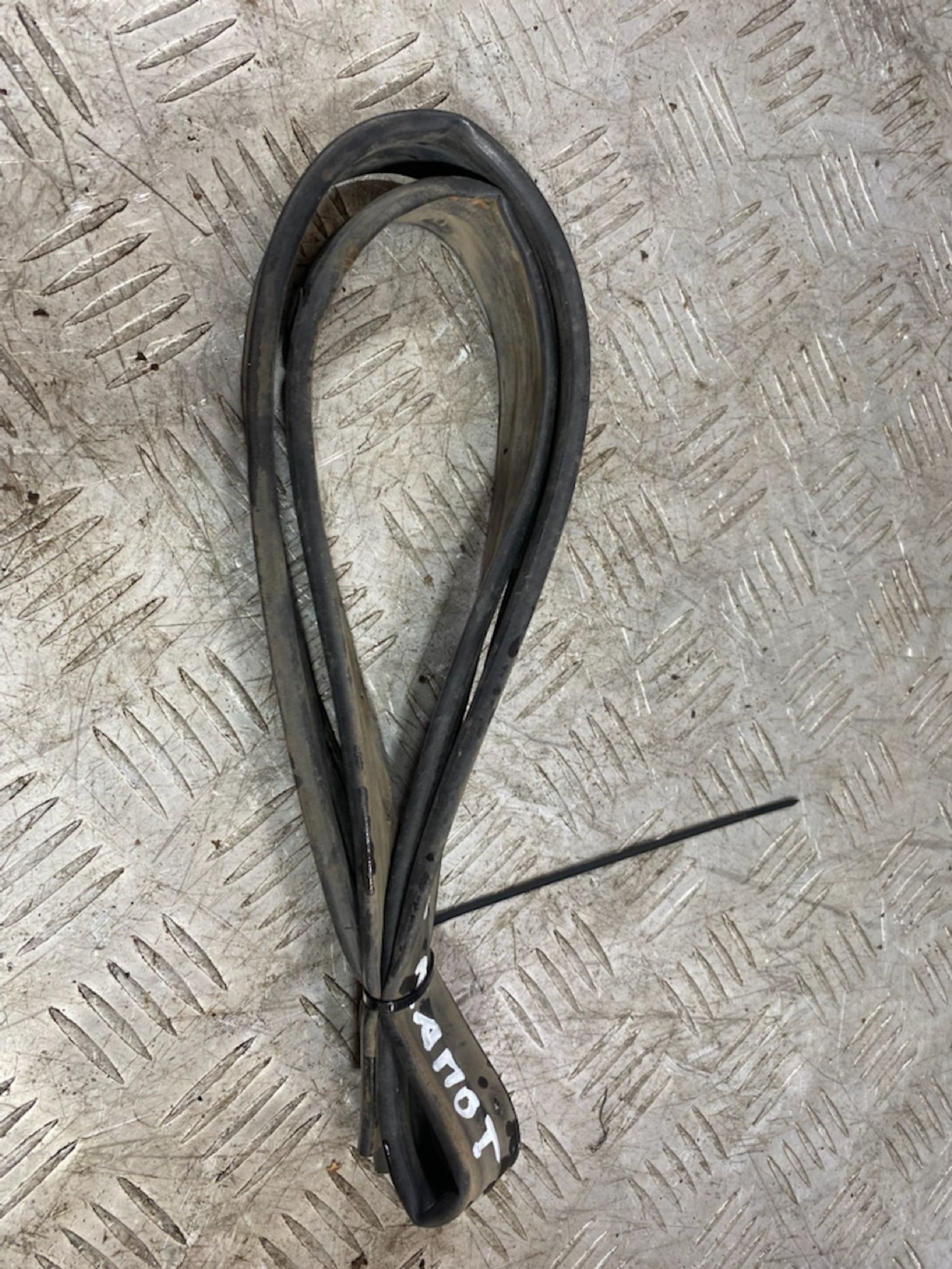 https://ycs.partsauto.market/partsauto-images/thmbs/userImages/7493bedda53ffbba18042670cc6fed05/part/2f9767b6-6023-404e-b5eb-c007fb5e492b_1720527204358.jpg