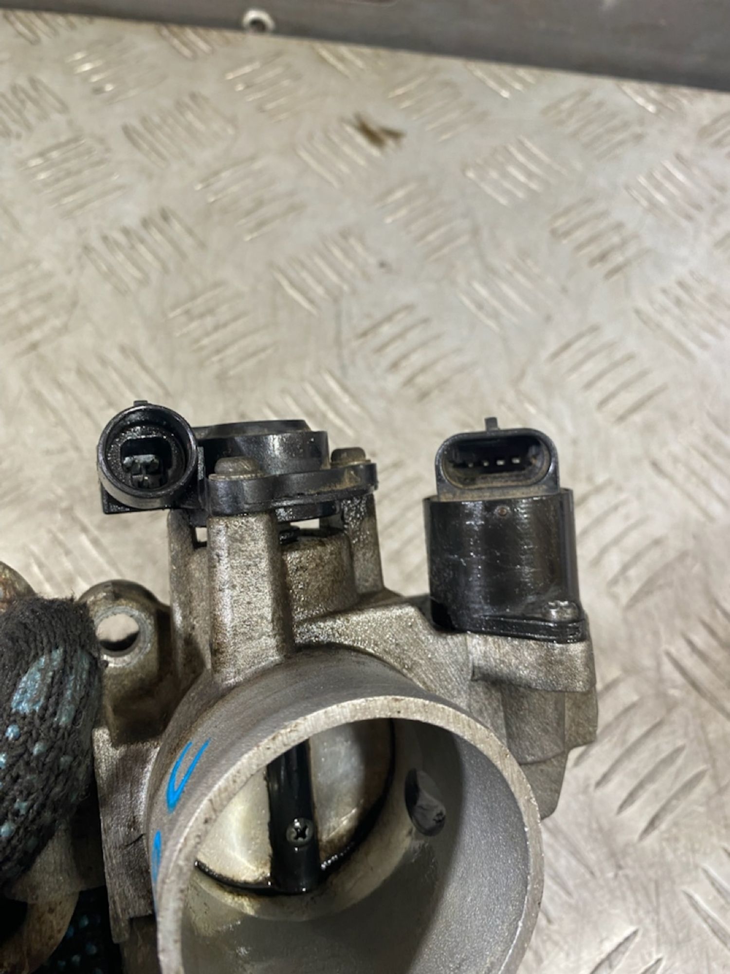 https://ycs.partsauto.market/partsauto-images/thmbs/userImages/7493bedda53ffbba18042670cc6fed05/part/30995128-f12c-47c5-82af-607f513178a4_1721656587477.jpg