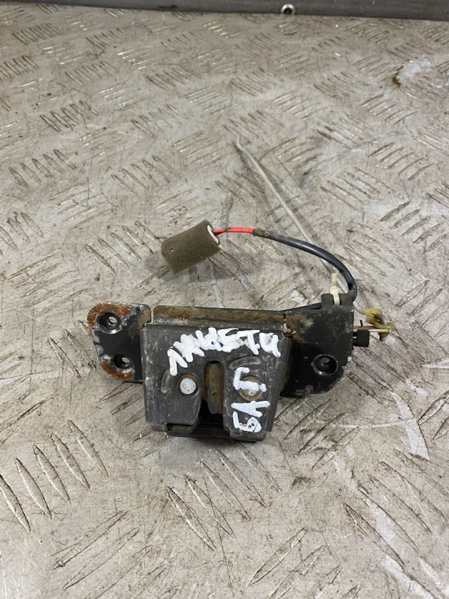 https://ycs.partsauto.market/partsauto-images/thmbs/userImages/7493bedda53ffbba18042670cc6fed05/part/31604208-018c-464e-a090-b4e3d489805b_1725543908981.jpg