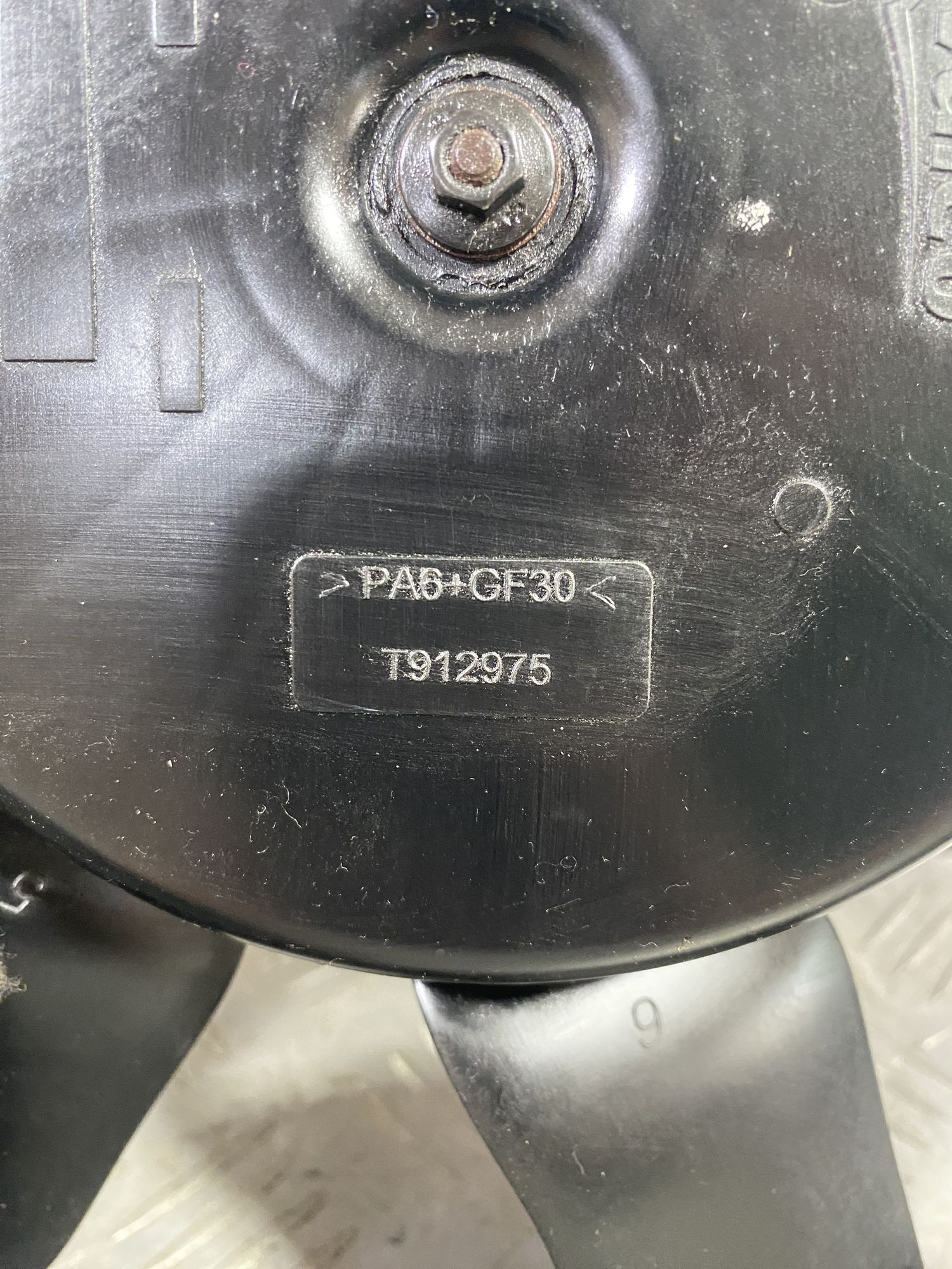 https://ycs.partsauto.market/partsauto-images/thmbs/userImages/7493bedda53ffbba18042670cc6fed05/part/34021b8b-6b10-45d6-a2ff-f851fa62a2d3_1718890754281.jpg