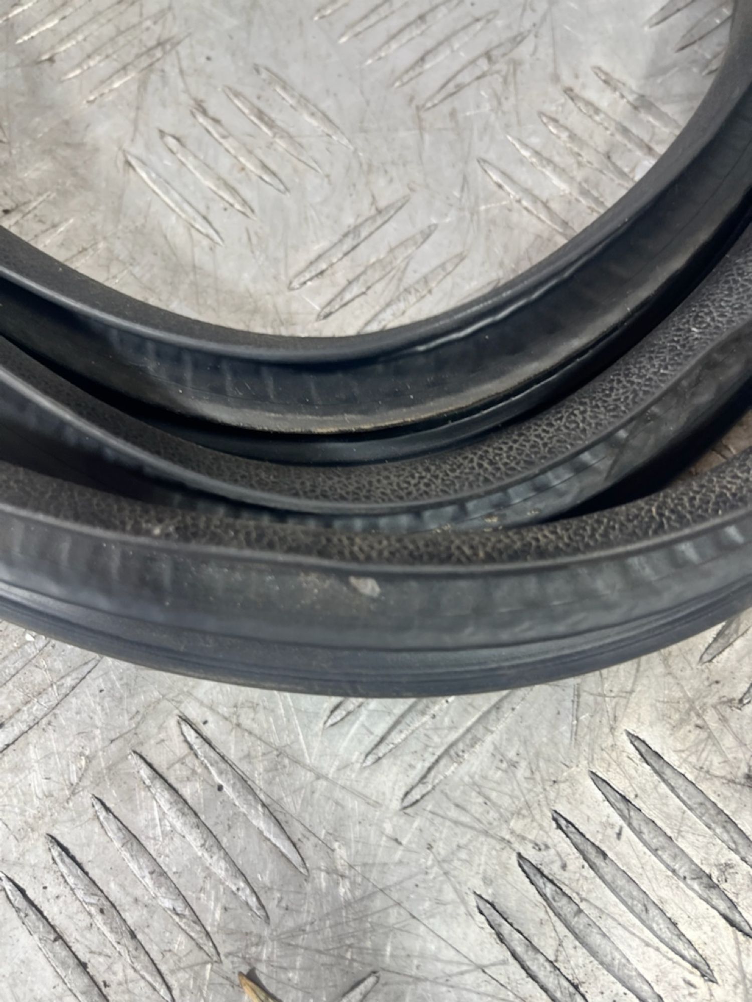 https://ycs.partsauto.market/partsauto-images/thmbs/userImages/7493bedda53ffbba18042670cc6fed05/part/3d415da6-3343-4851-bfd0-a1bea32a9542_1720694695442.jpg