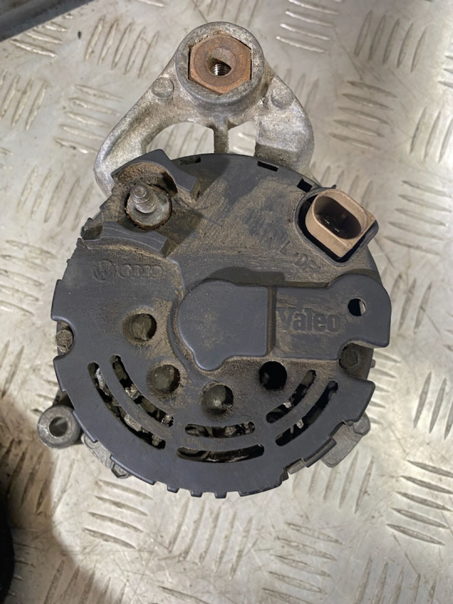 https://ycs.partsauto.market/partsauto-images/thmbs/userImages/7493bedda53ffbba18042670cc6fed05/part/3efd906f-f77c-4fb4-9a48-3d8acc6b8daa_1721415553471.jpg