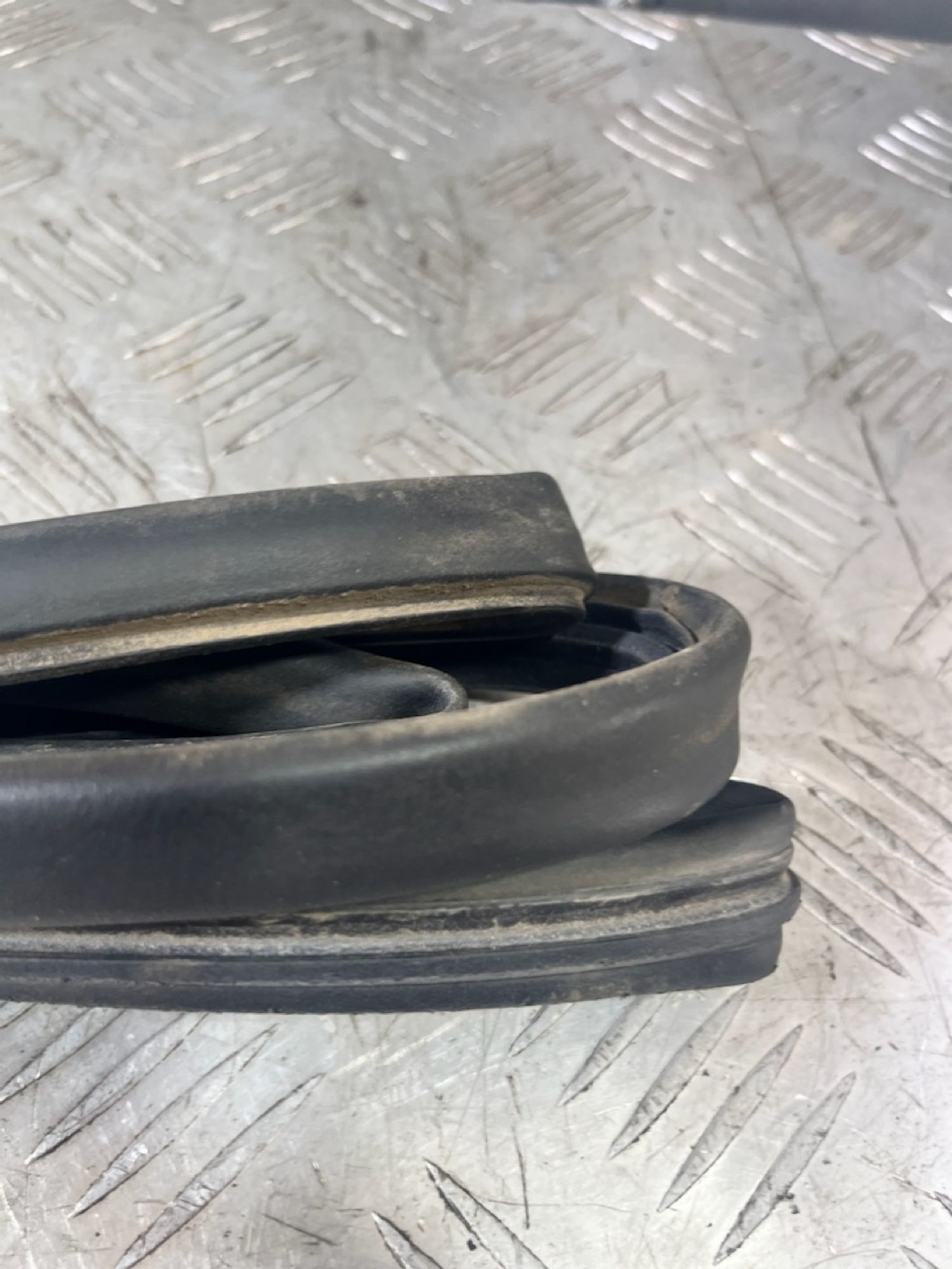 https://ycs.partsauto.market/partsauto-images/thmbs/userImages/7493bedda53ffbba18042670cc6fed05/part/3ffa96fe-b43f-4a44-967c-863e05a71f83_1720697612558.jpg