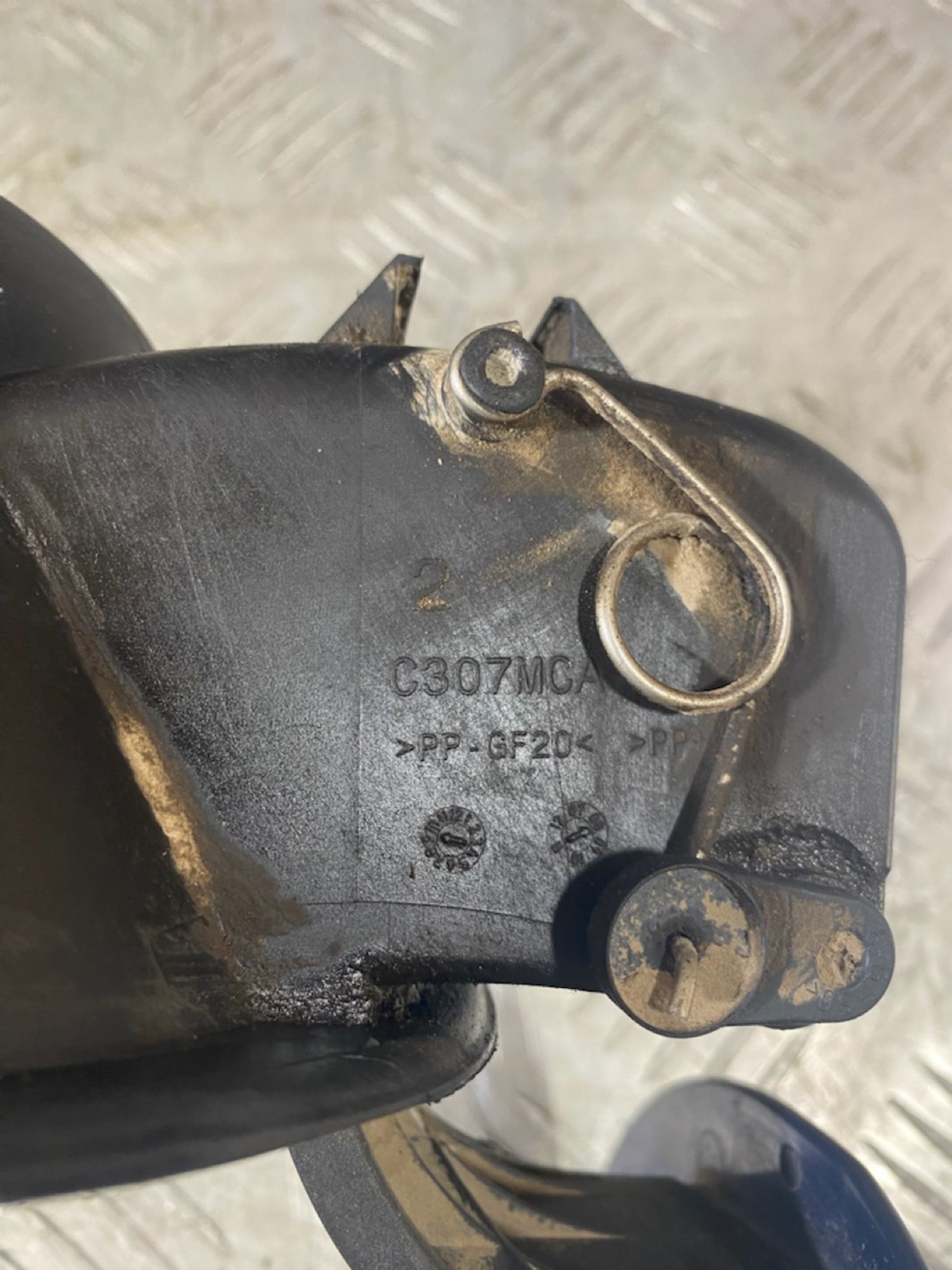 https://ycs.partsauto.market/partsauto-images/thmbs/userImages/7493bedda53ffbba18042670cc6fed05/part/4166eb86-f990-4e7d-bf19-f4fb149a100f_1721228456465.jpg