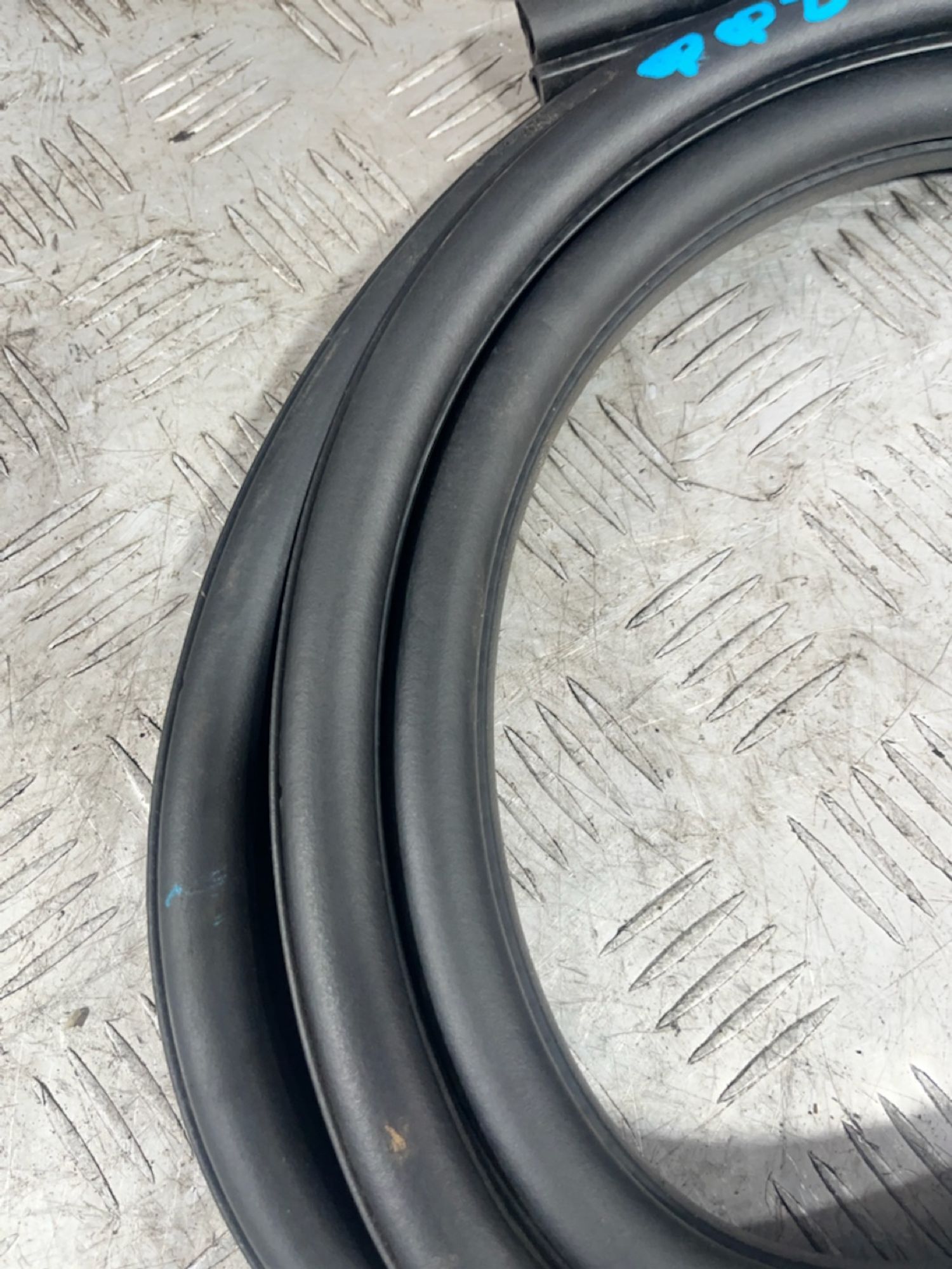 https://ycs.partsauto.market/partsauto-images/thmbs/userImages/7493bedda53ffbba18042670cc6fed05/part/450159ff-d6e3-47e4-ac69-b789a0fb492a_1720694633310.jpg