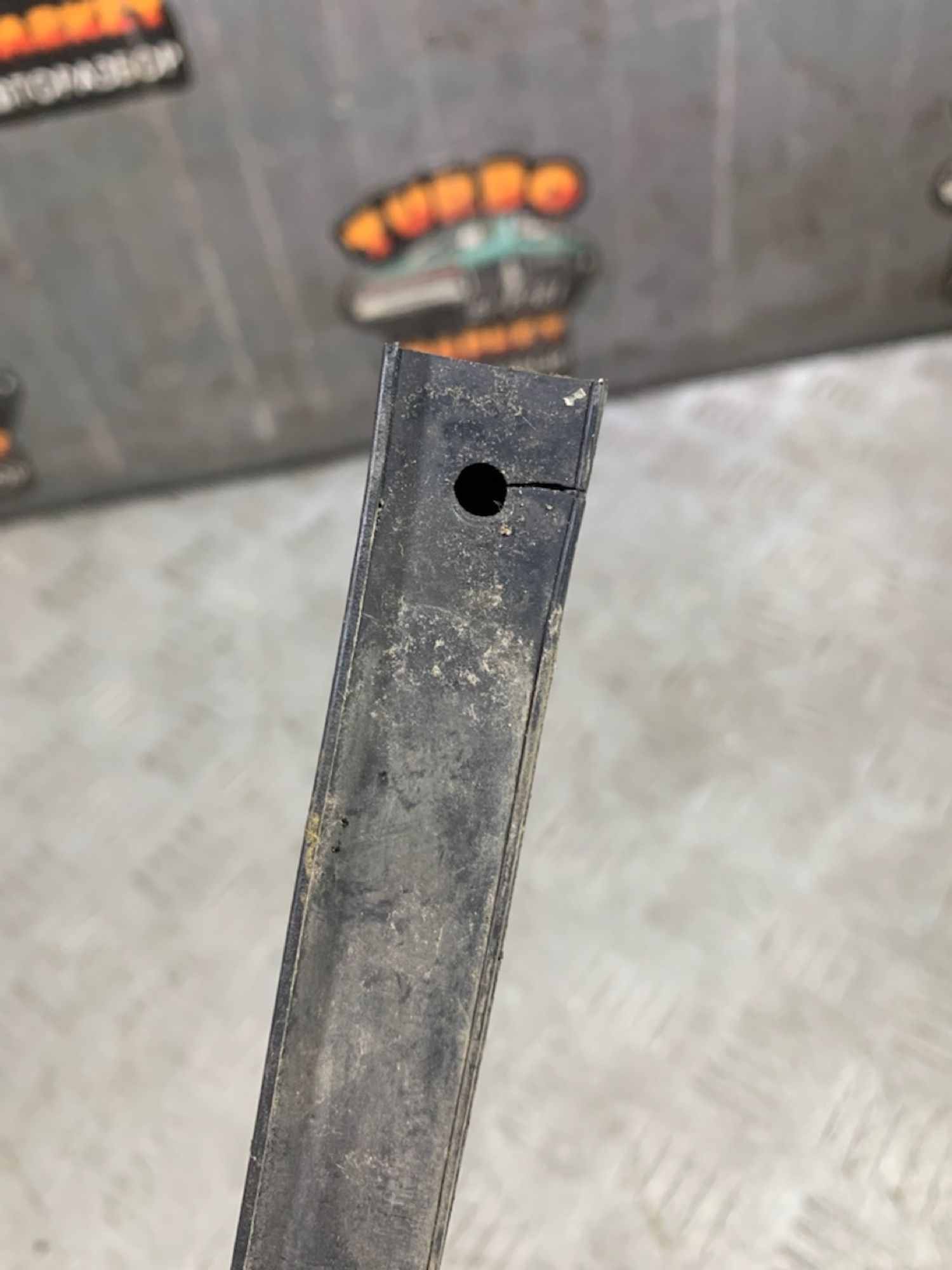 https://ycs.partsauto.market/partsauto-images/thmbs/userImages/7493bedda53ffbba18042670cc6fed05/part/4796aa4f-09fc-4a73-a32f-ed5b3e6ce7f9_1729245952149.jpg