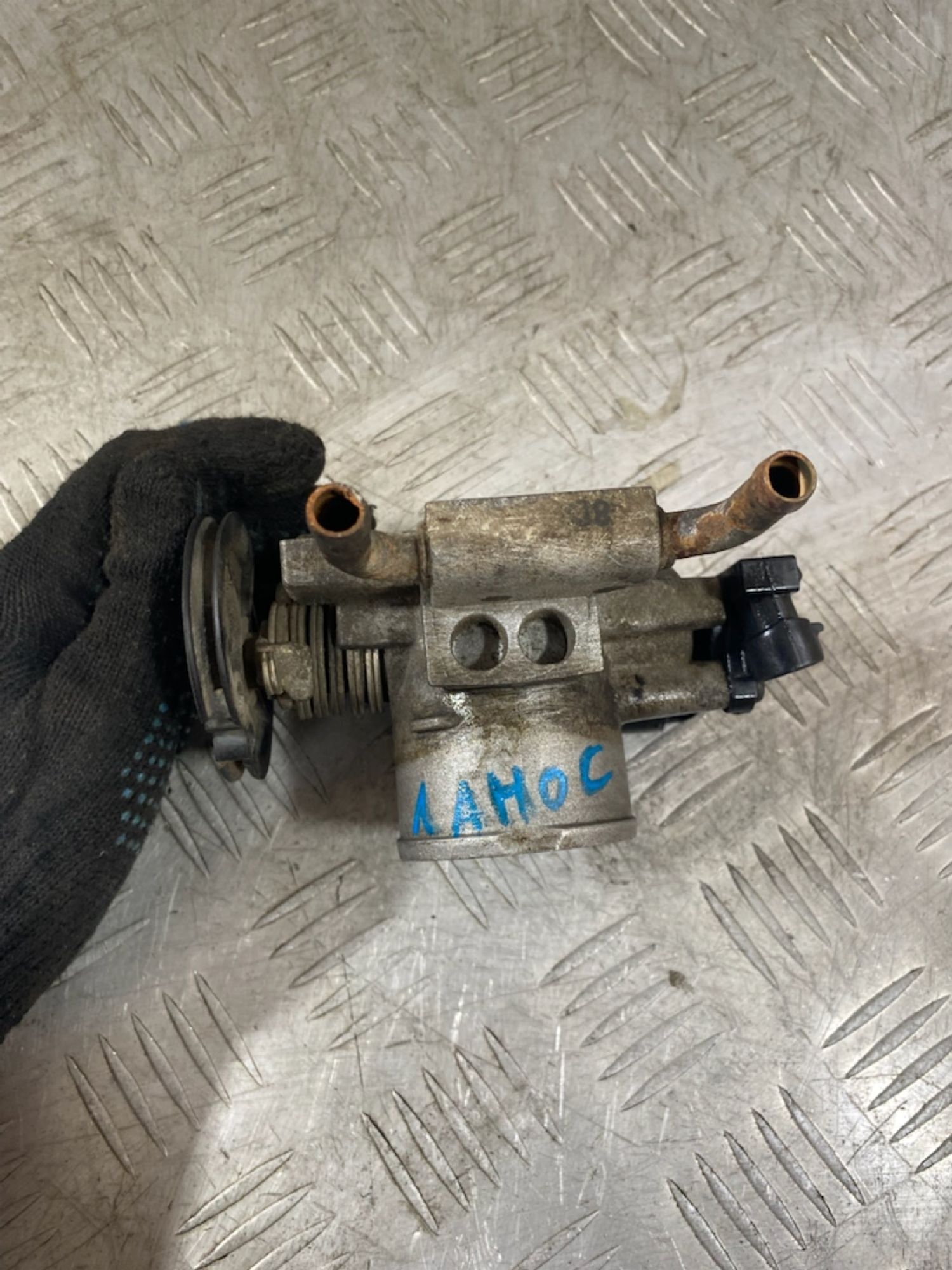 https://ycs.partsauto.market/partsauto-images/thmbs/userImages/7493bedda53ffbba18042670cc6fed05/part/4a8411d7-484d-4130-bd3f-91bfbdfd0b64_1721656575157.jpg
