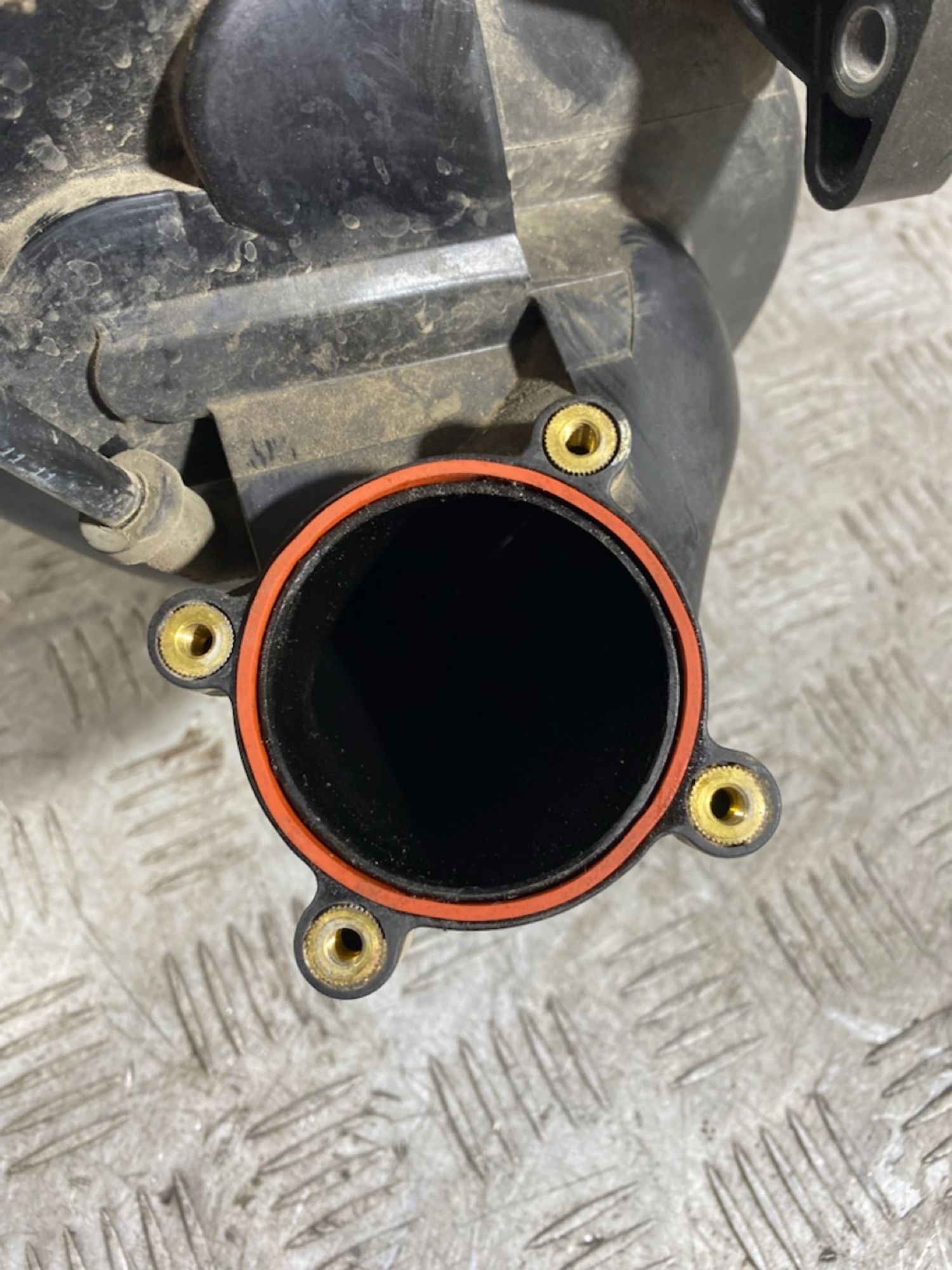 https://ycs.partsauto.market/partsauto-images/thmbs/userImages/7493bedda53ffbba18042670cc6fed05/part/4cefc174-2442-4542-b1db-d435275121cb_1728559339574.jpg