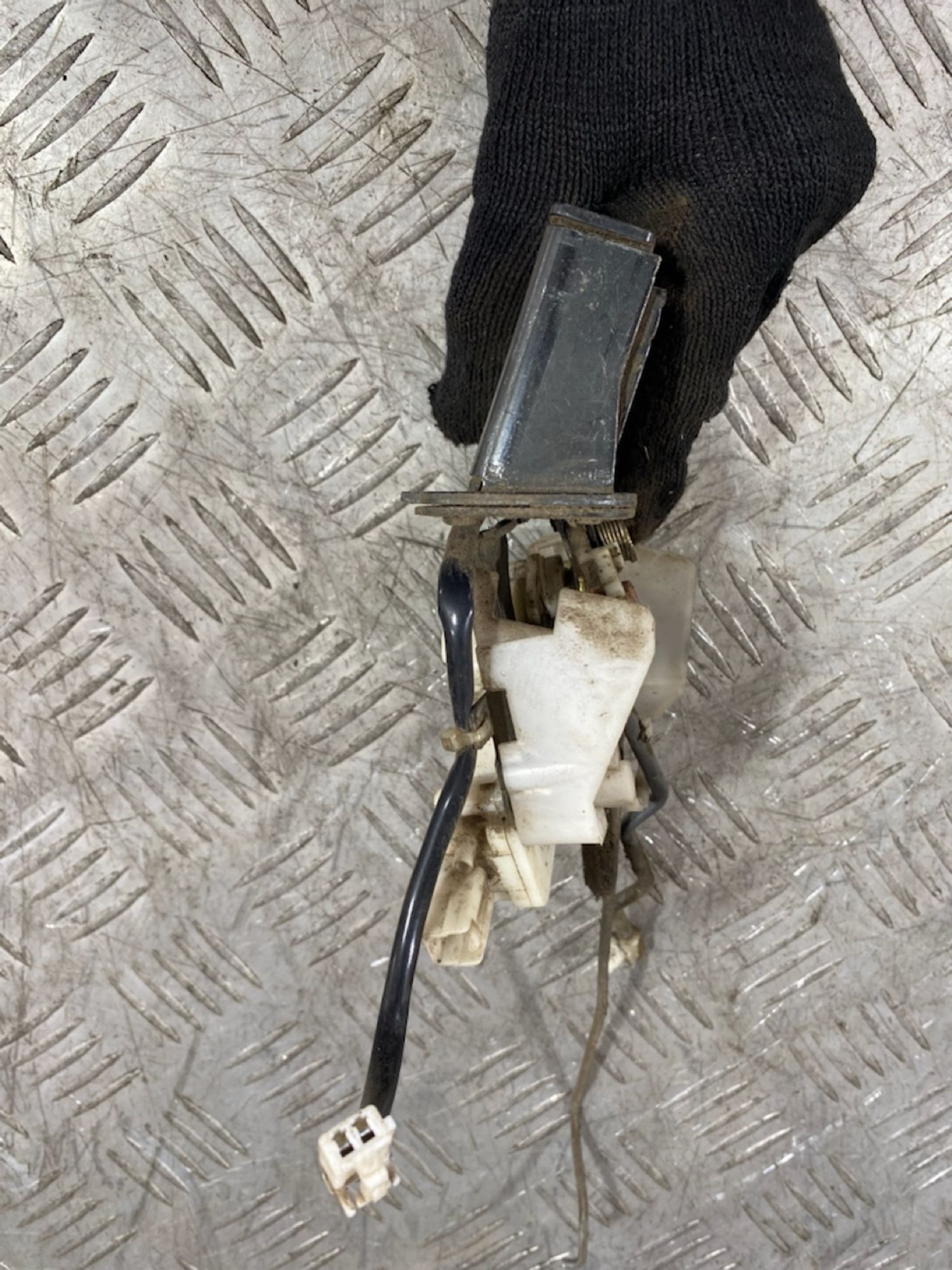 https://ycs.partsauto.market/partsauto-images/thmbs/userImages/7493bedda53ffbba18042670cc6fed05/part/4db8471a-9f89-45ea-a70d-290590473bd0_1720449499219.jpg