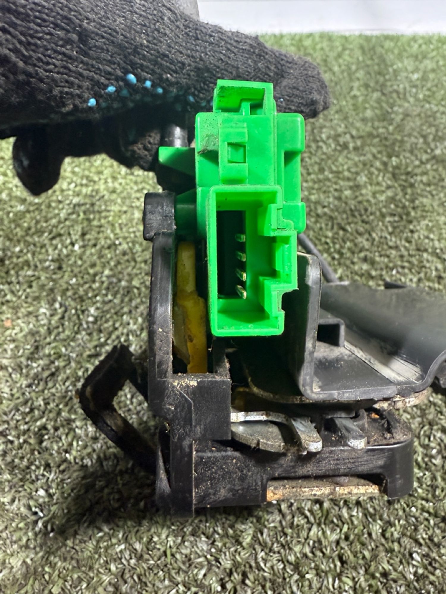 https://ycs.partsauto.market/partsauto-images/thmbs/userImages/7493bedda53ffbba18042670cc6fed05/part/4e4943ac-0f62-4fd9-b38b-131b687b1781_1739431107130.jpg