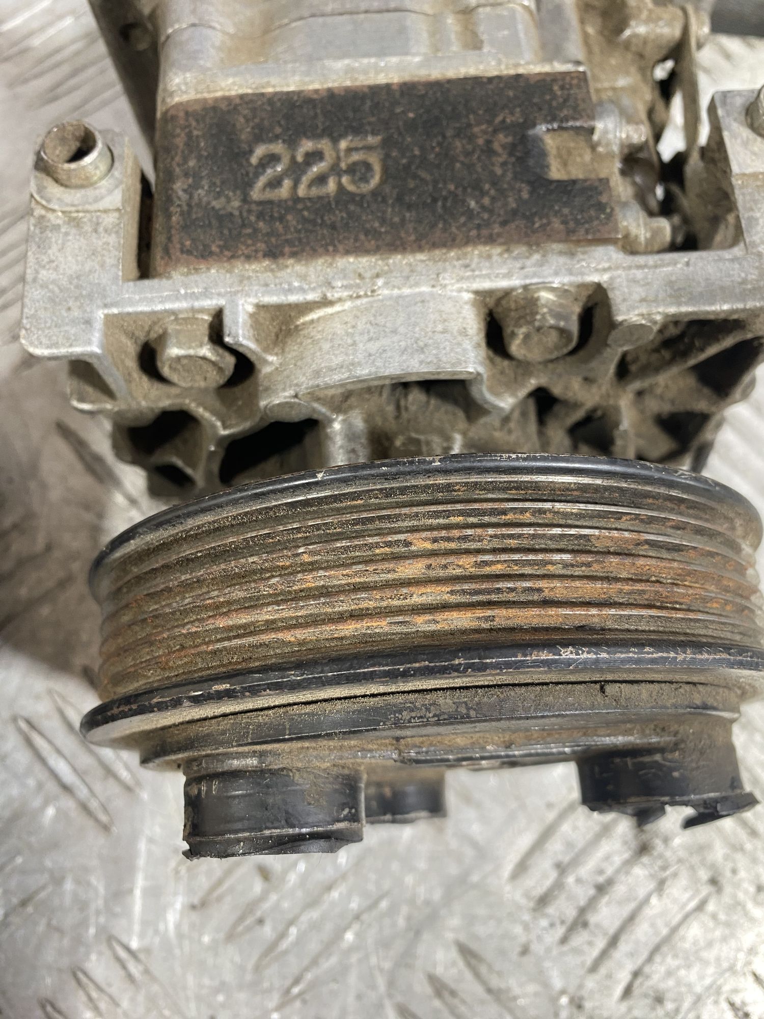 https://ycs.partsauto.market/partsauto-images/thmbs/userImages/7493bedda53ffbba18042670cc6fed05/part/51a67c9b-21c7-4235-8423-c48bc1c52ed8_1720181700627.jpg