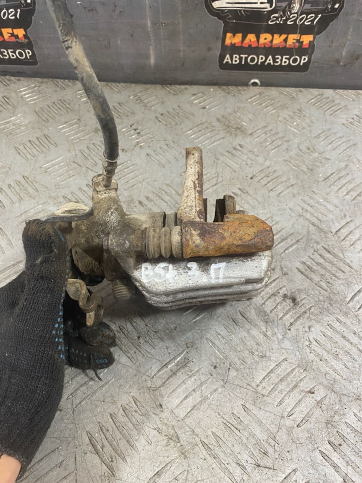 https://ycs.partsauto.market/partsauto-images/thmbs/userImages/7493bedda53ffbba18042670cc6fed05/part/536ea0d1-fcdd-482f-bf12-606f099348a3_1721394902327.jpg