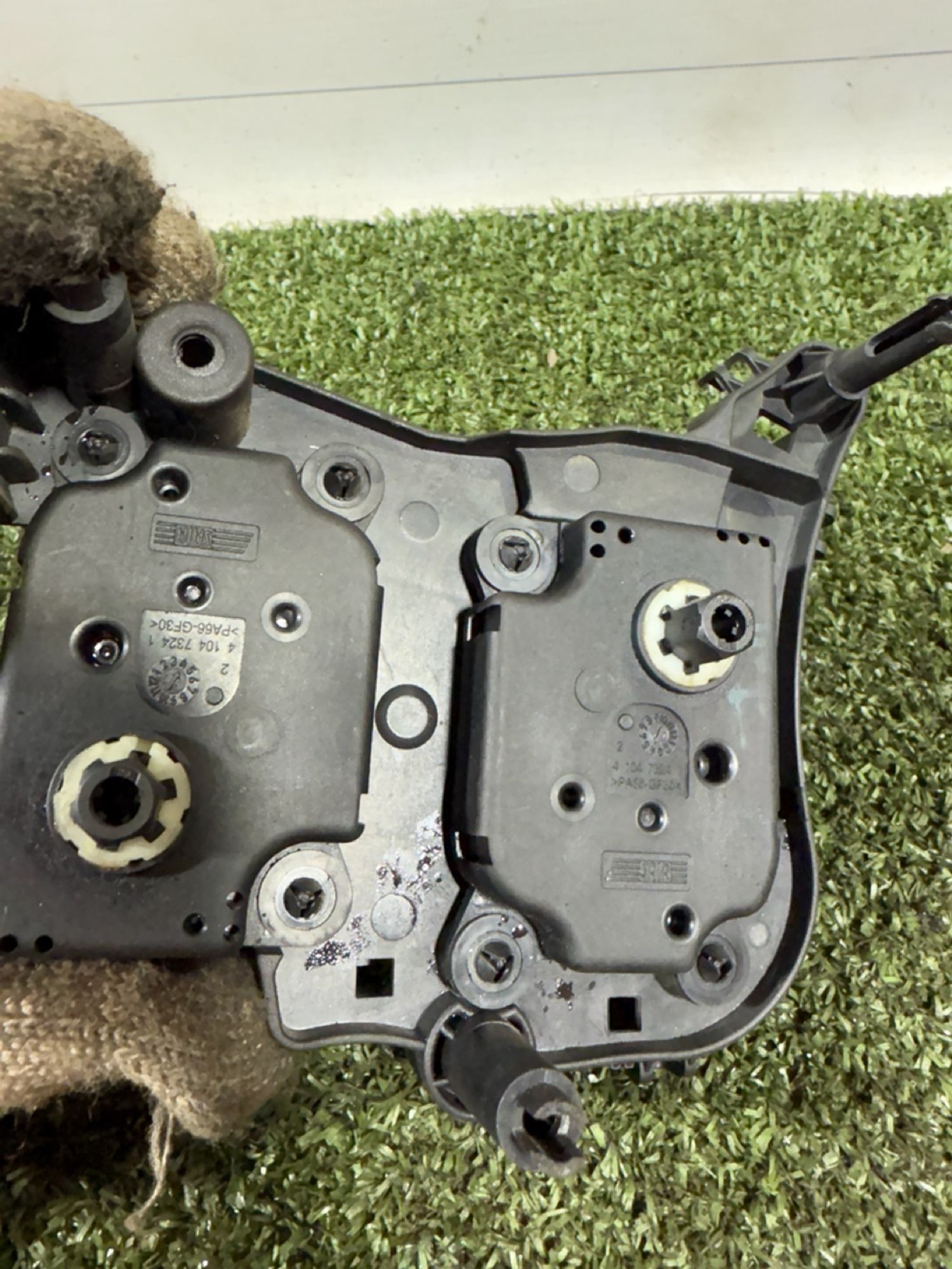 https://ycs.partsauto.market/partsauto-images/thmbs/userImages/7493bedda53ffbba18042670cc6fed05/part/5b2a6288-7b22-4e14-b013-a66e9de3c657_1737638052706.jpg