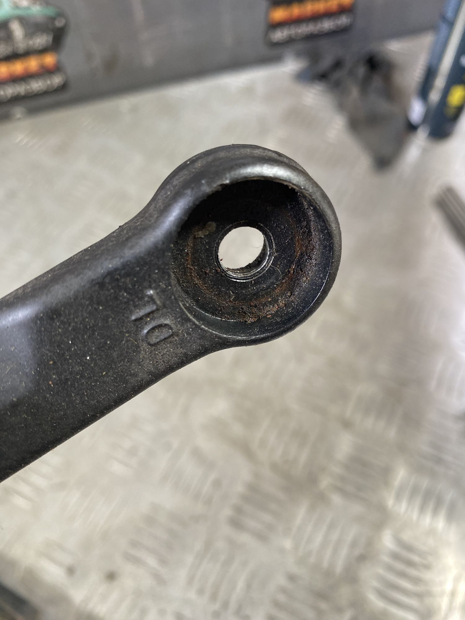 https://ycs.partsauto.market/partsauto-images/thmbs/userImages/7493bedda53ffbba18042670cc6fed05/part/60242131-18cf-4687-ba4c-0507eea3296b_1720101420006.jpg