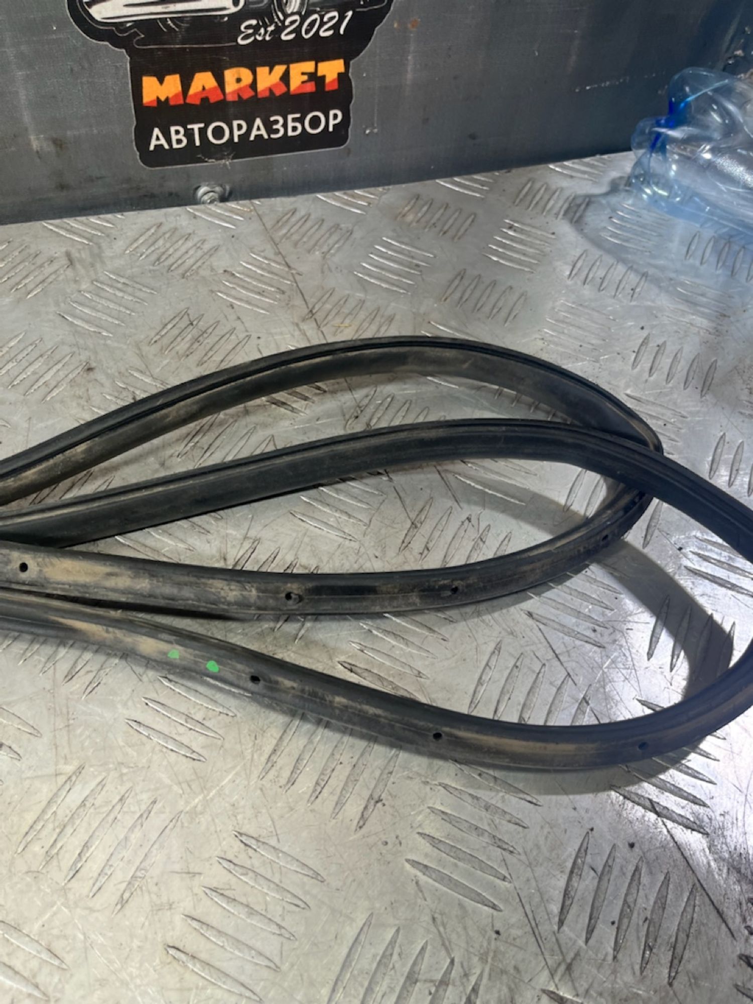 https://ycs.partsauto.market/partsauto-images/thmbs/userImages/7493bedda53ffbba18042670cc6fed05/part/6381748a-523e-4b5c-92af-46c6dbaff1c8_1720702213339.jpg