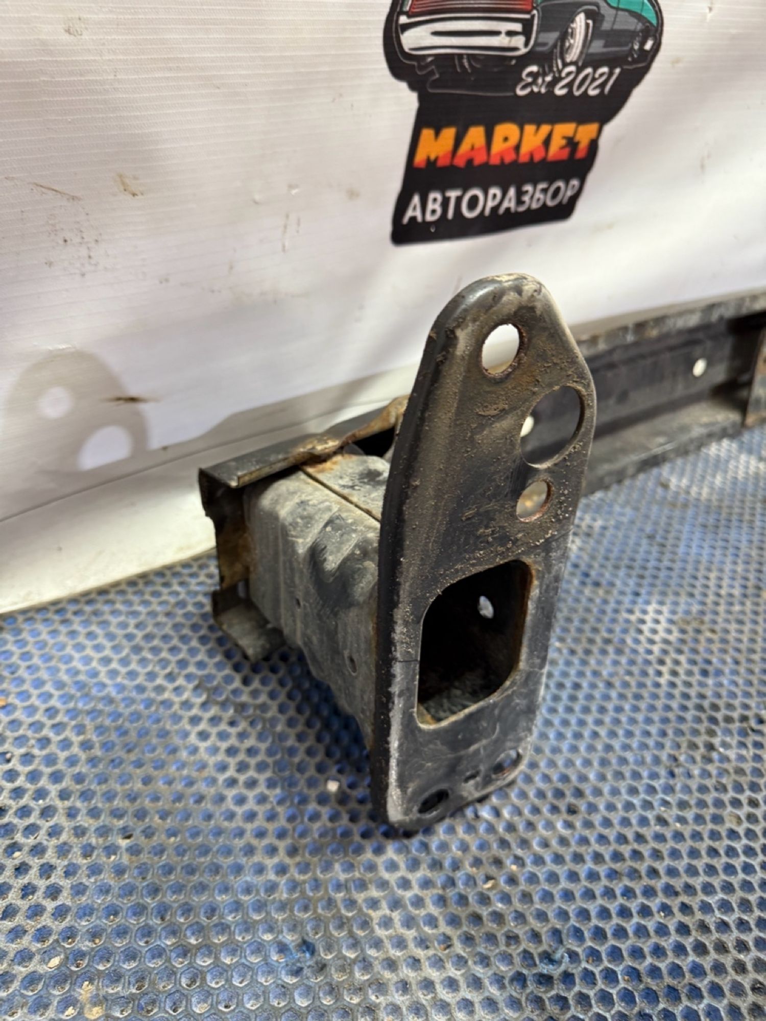https://ycs.partsauto.market/partsauto-images/thmbs/userImages/7493bedda53ffbba18042670cc6fed05/part/650bdad1-54ca-46f7-952a-e5e79de47ddc_1739883418078.jpg
