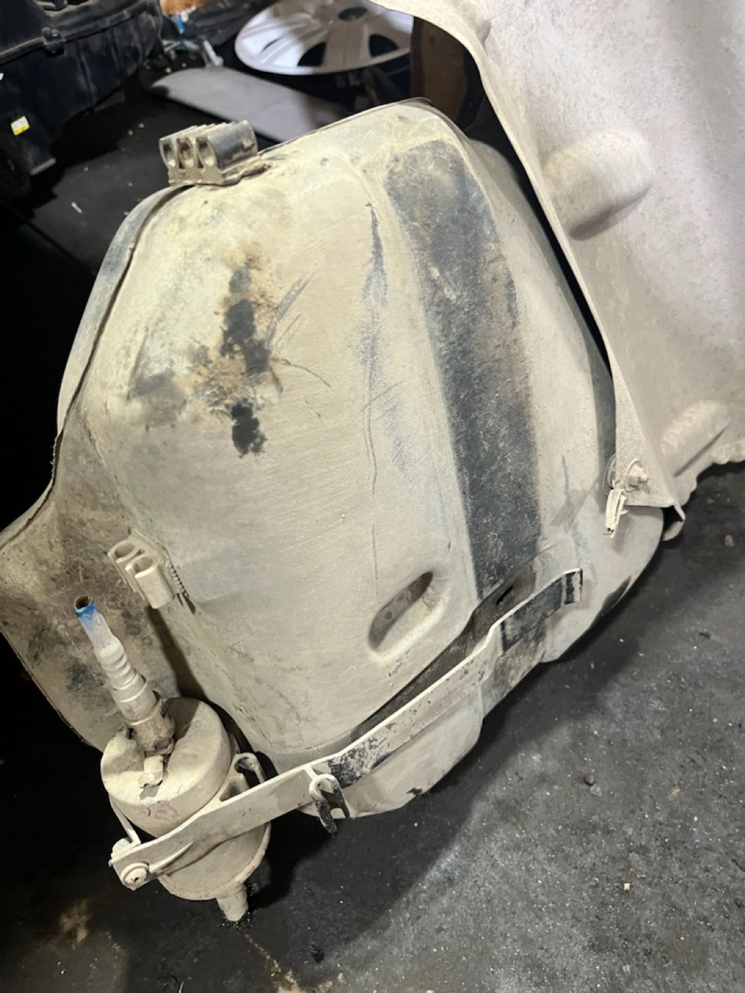 https://ycs.partsauto.market/partsauto-images/thmbs/userImages/7493bedda53ffbba18042670cc6fed05/part/678cb55a-d294-4bd3-81c6-88a31e910b69_1729856064433.jpg